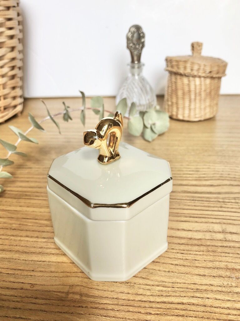 Porcelain jewelry box "golden cat"