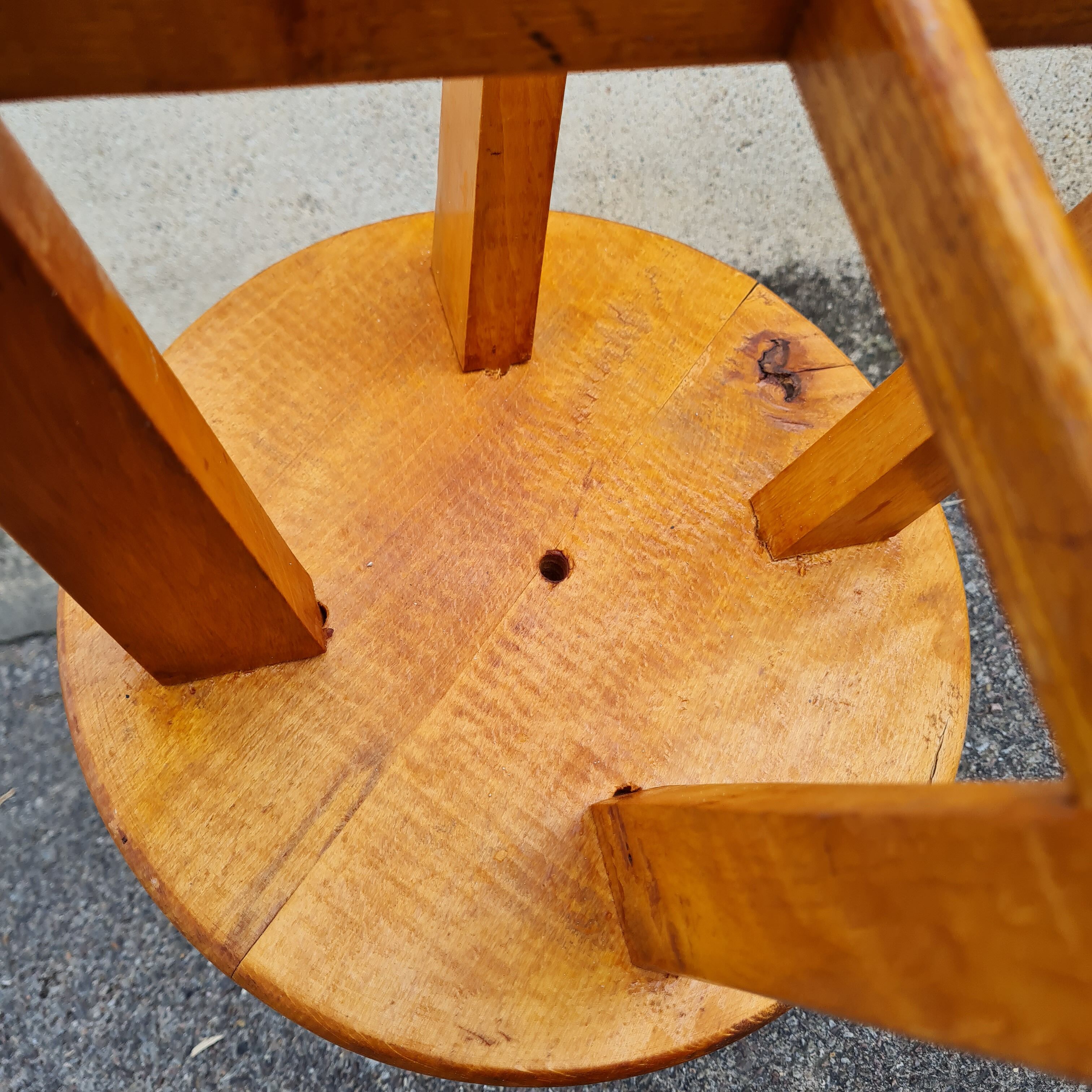 Tabouret pieds compas