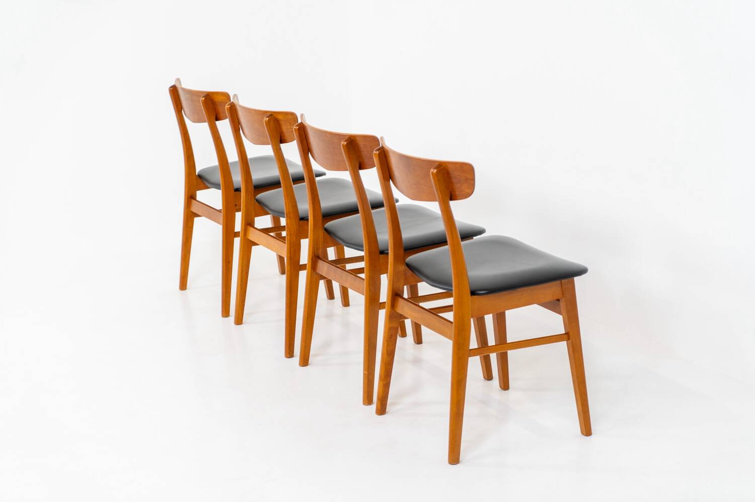 Ensemble de 4 chaises de salle à manger Mosbøl par Findahl (Danemark, années 1960).