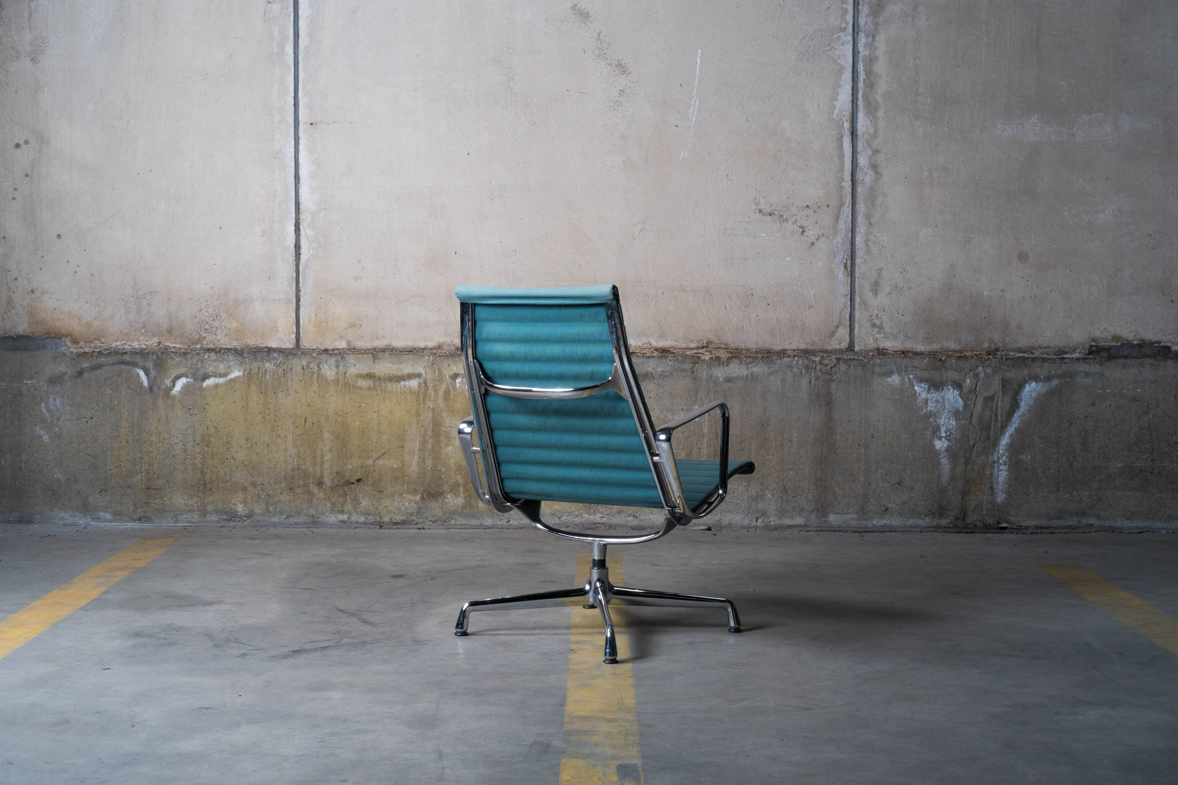 Charles & Ray Eames - Vitra EA116 easy chair