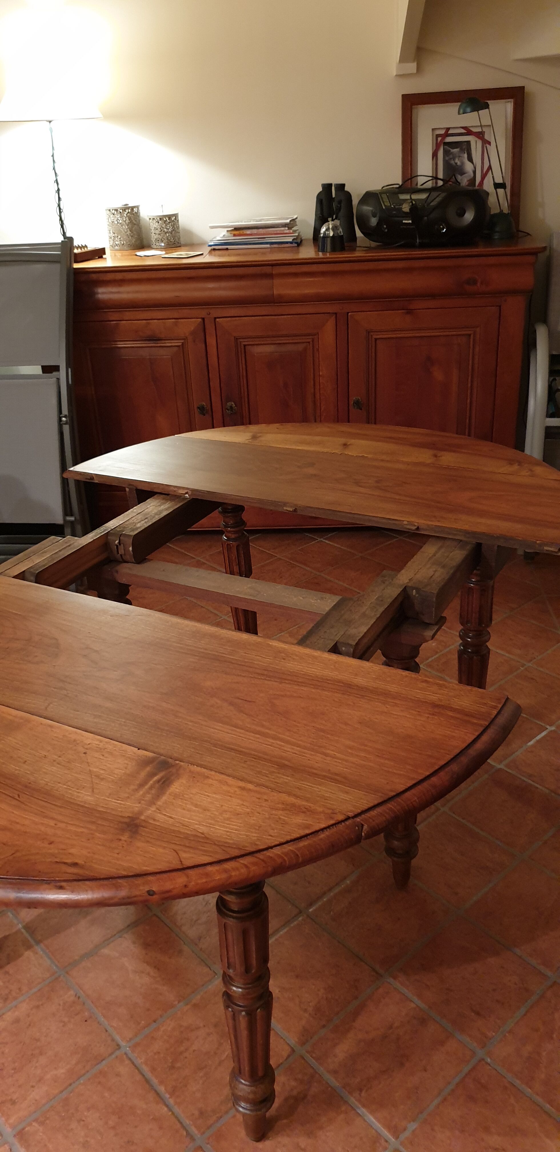 Round table cherry wood shutters, 6 feet, extendable 10/12 cutlery