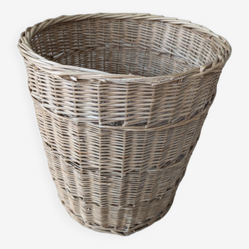 Wicker laundry basket