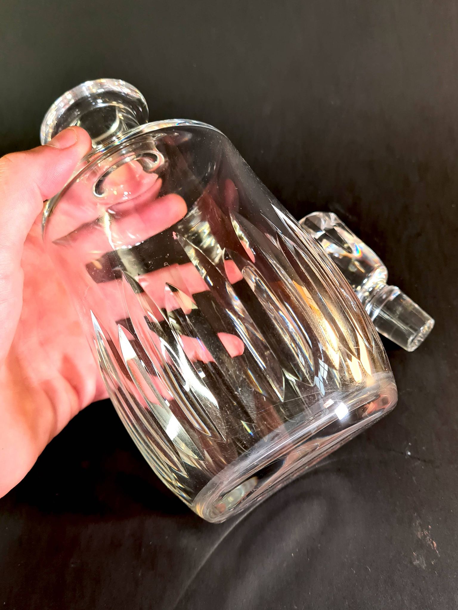 Élégante carafe en cristal taillé Baccarat