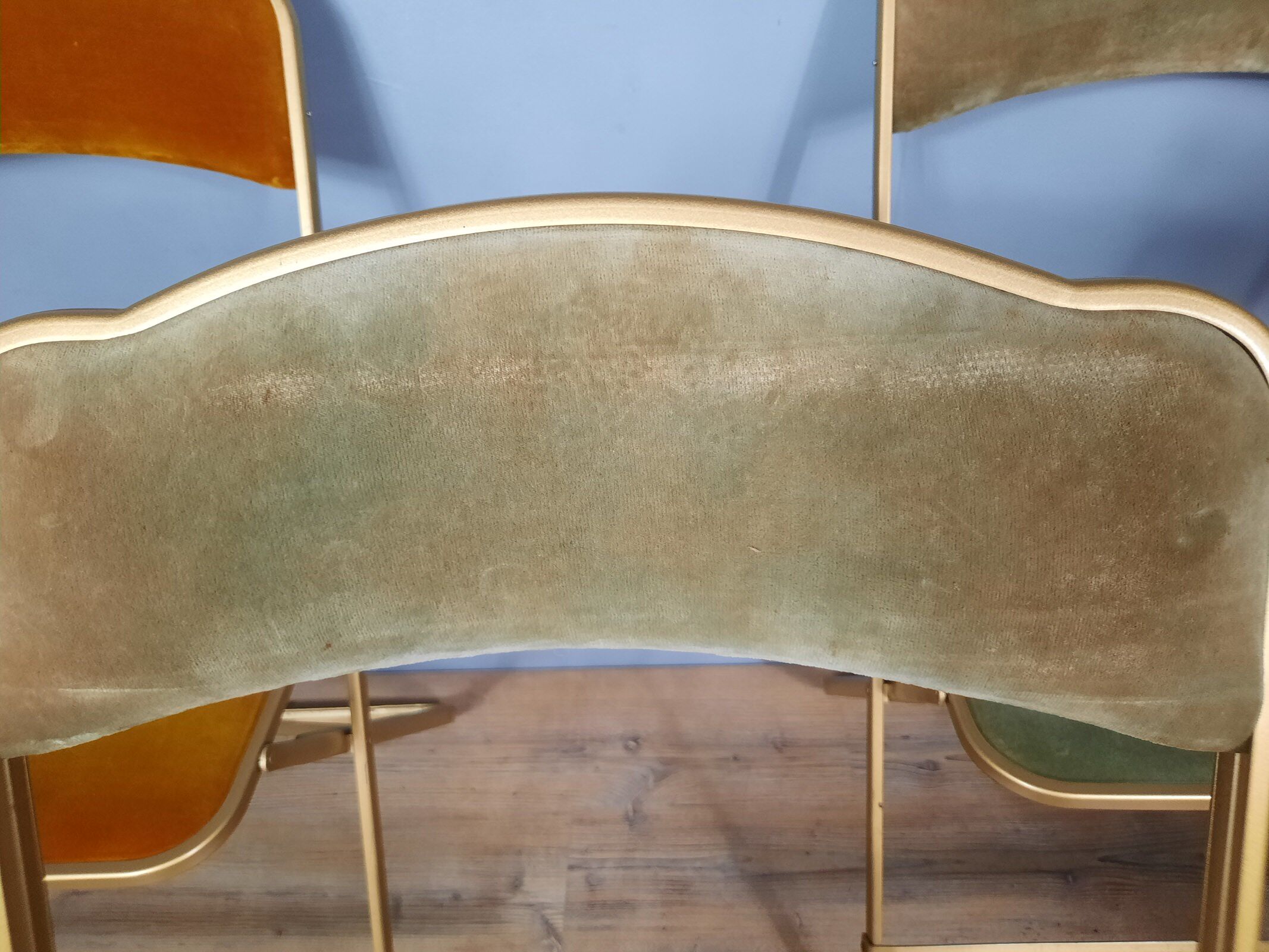 Set of 4 vintage folding chairs