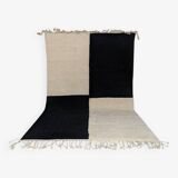 Handmade white and black beret rug