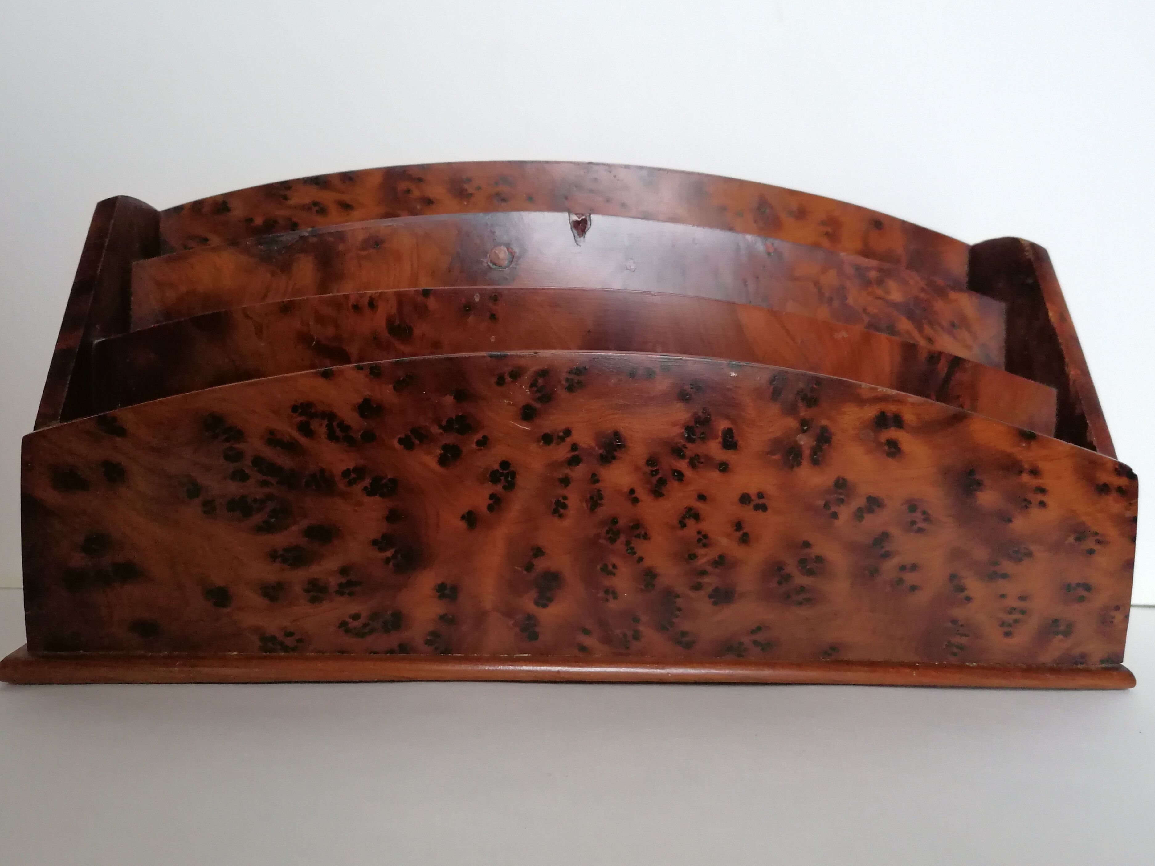 Letter holder thuja magnifying glass