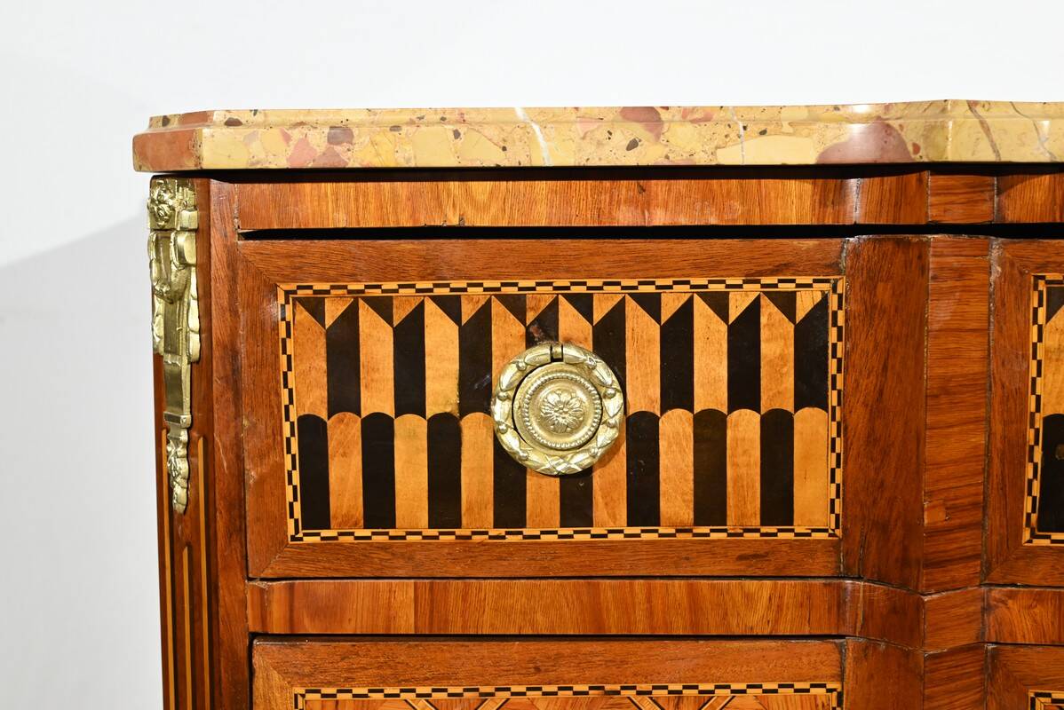 Rosewood and Mahogany chest of drawers, Louis XV / Louis XVI Transition style – Late 19th century