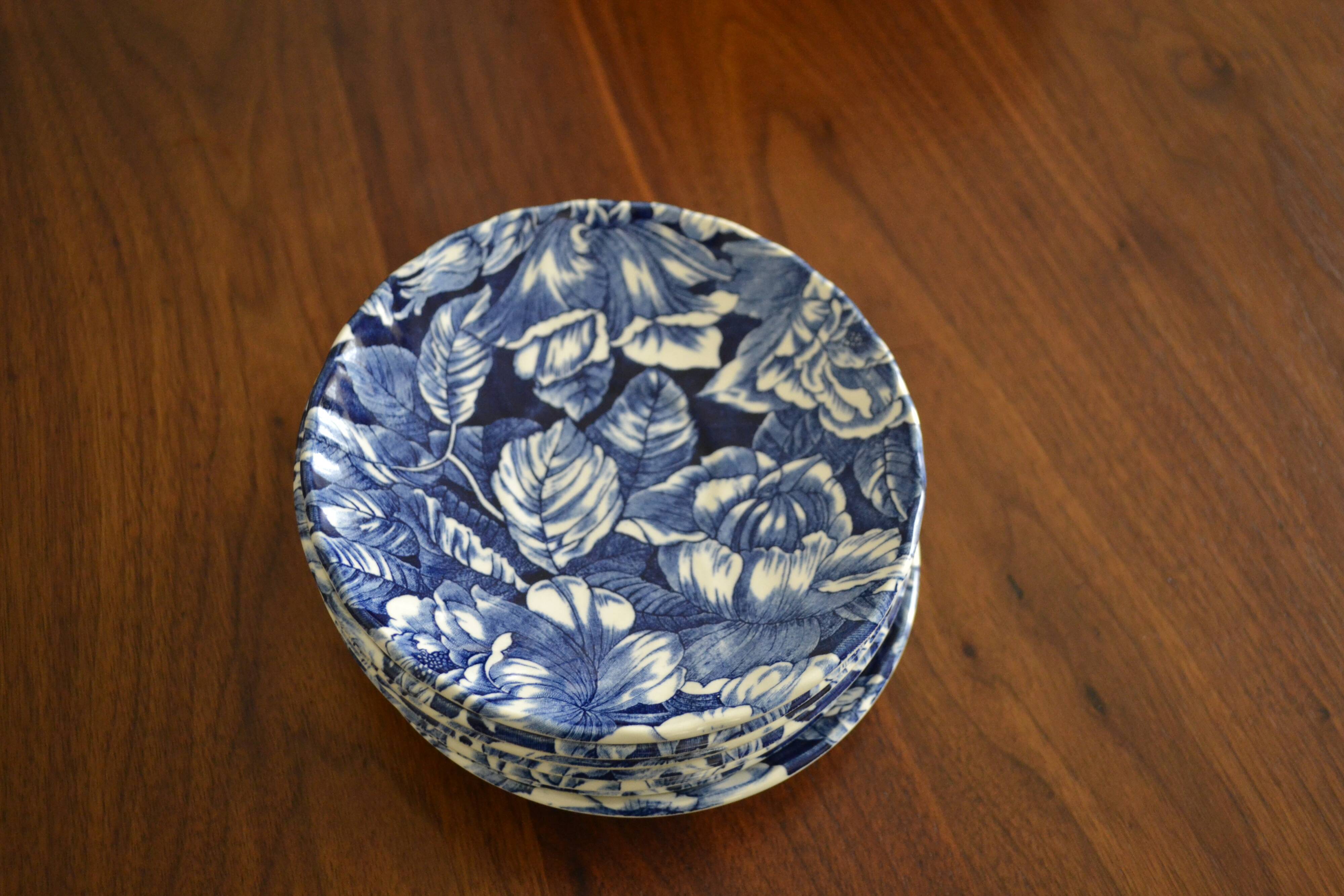 Blue dessert plates with flowers