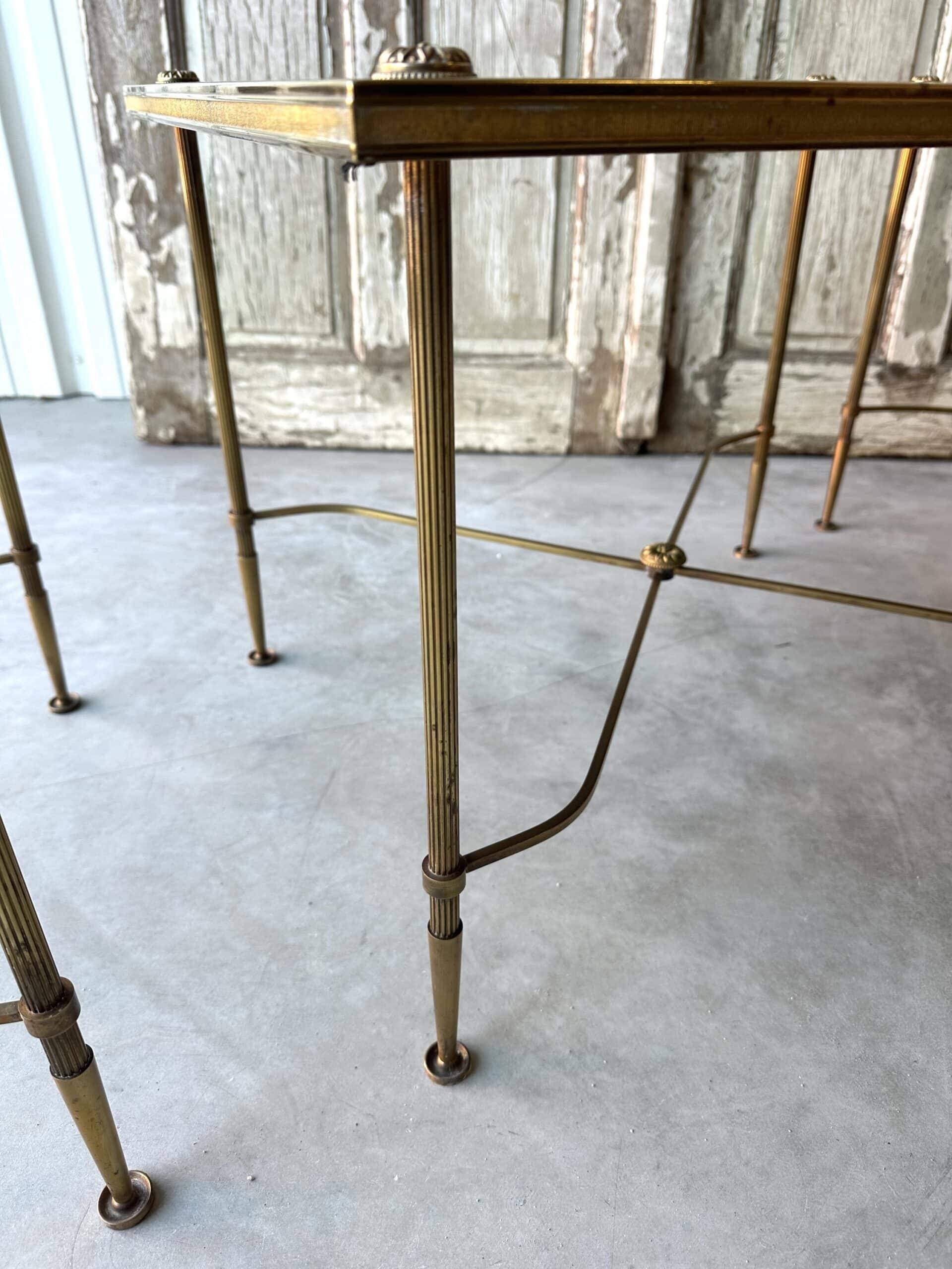 Tripartite coffee table attributed to Maison Baguès.