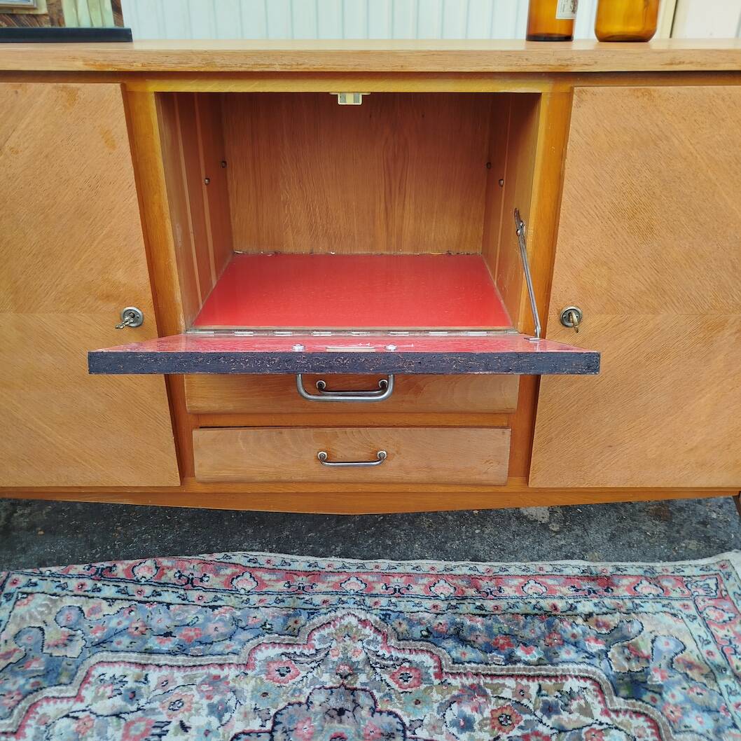 Sideboard with fin sides / compass feet from the 50s/60s