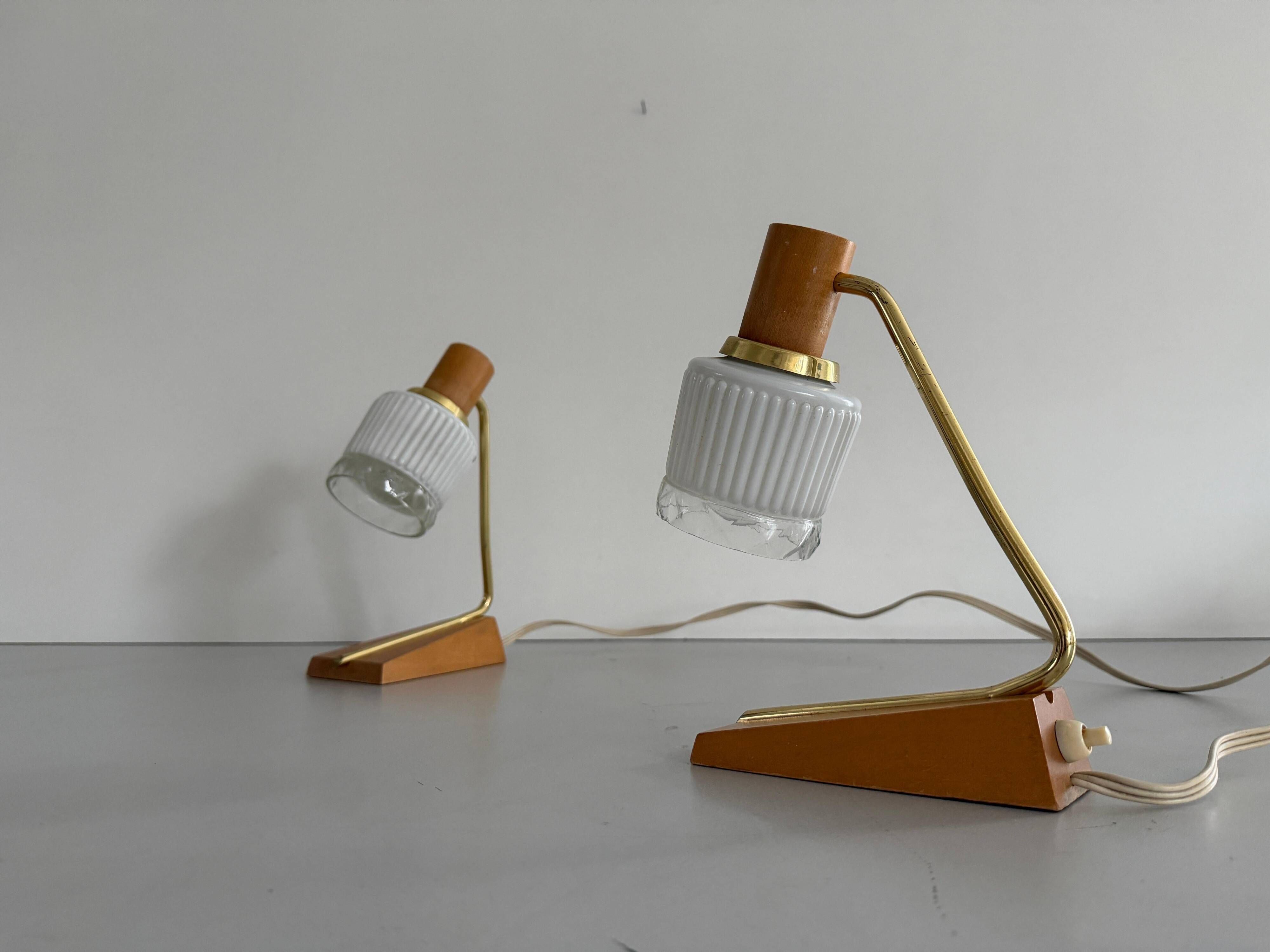 Pair of bedside lamps in brass and wood from the mid-century, 1960, Germany.