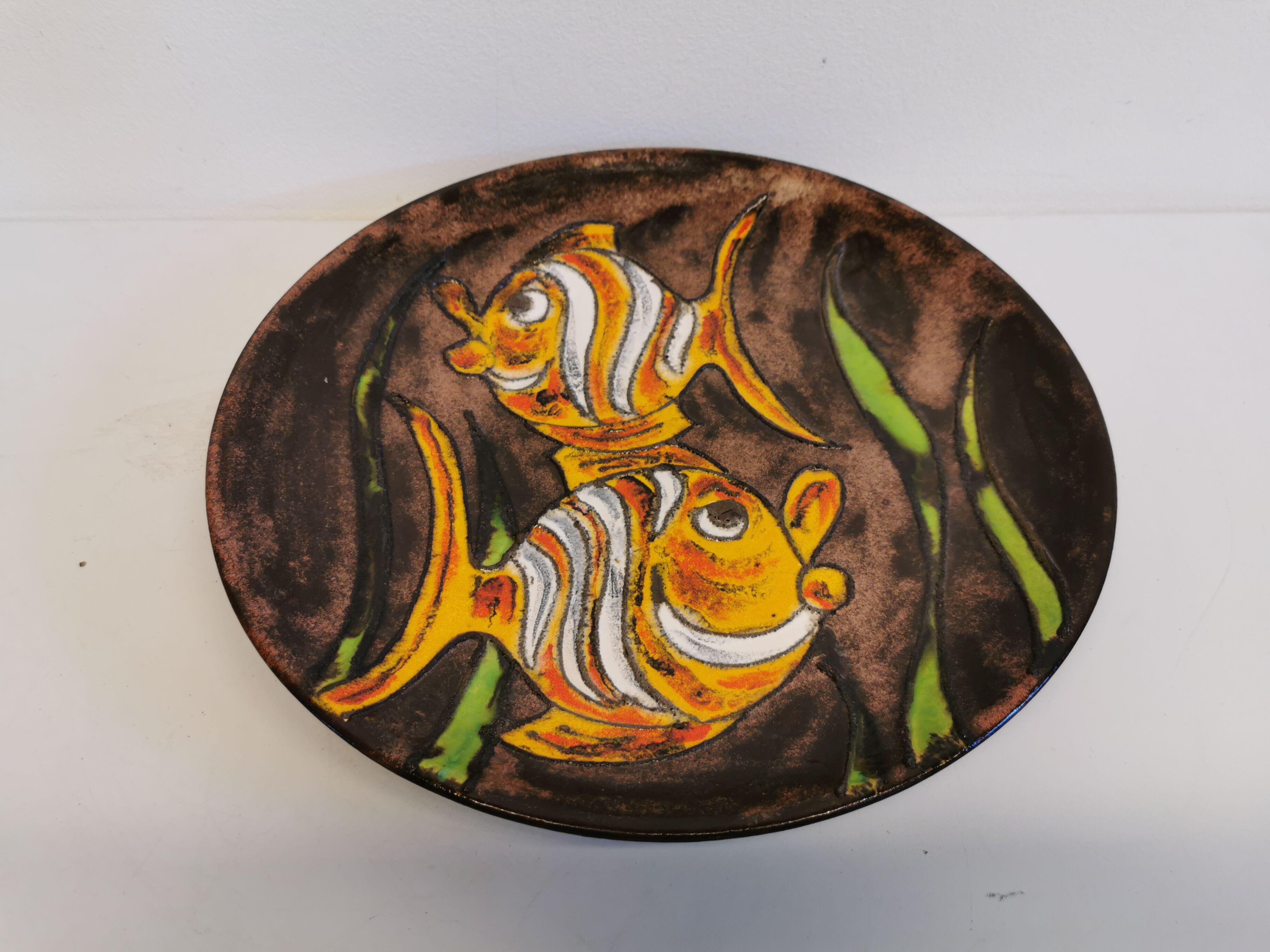 Ceramic dish/wall decoration, danish from the 60s, stamped on the back. with motif of two fish