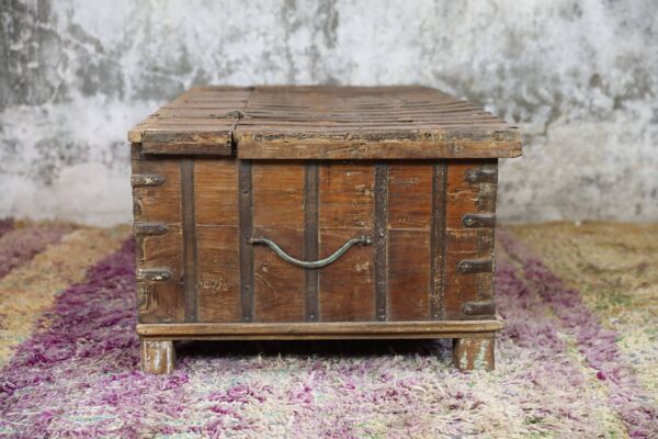 Coffre bas indien en bois et fer