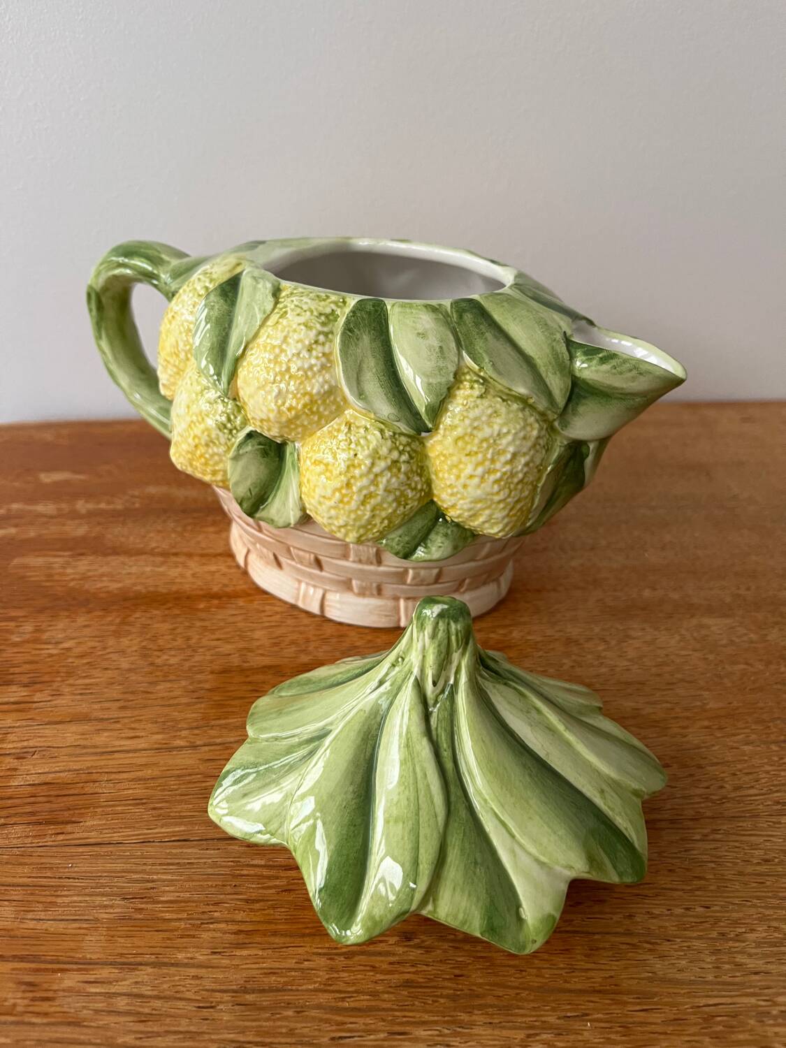 Teapot lemon pattern
