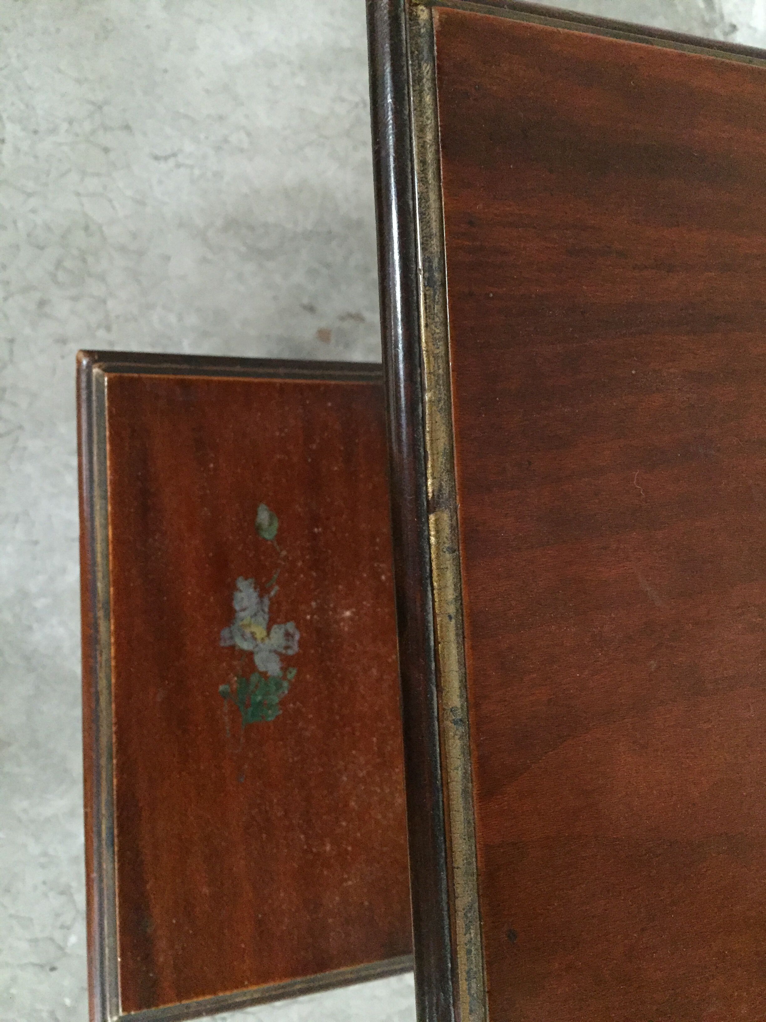 Serving table walnut