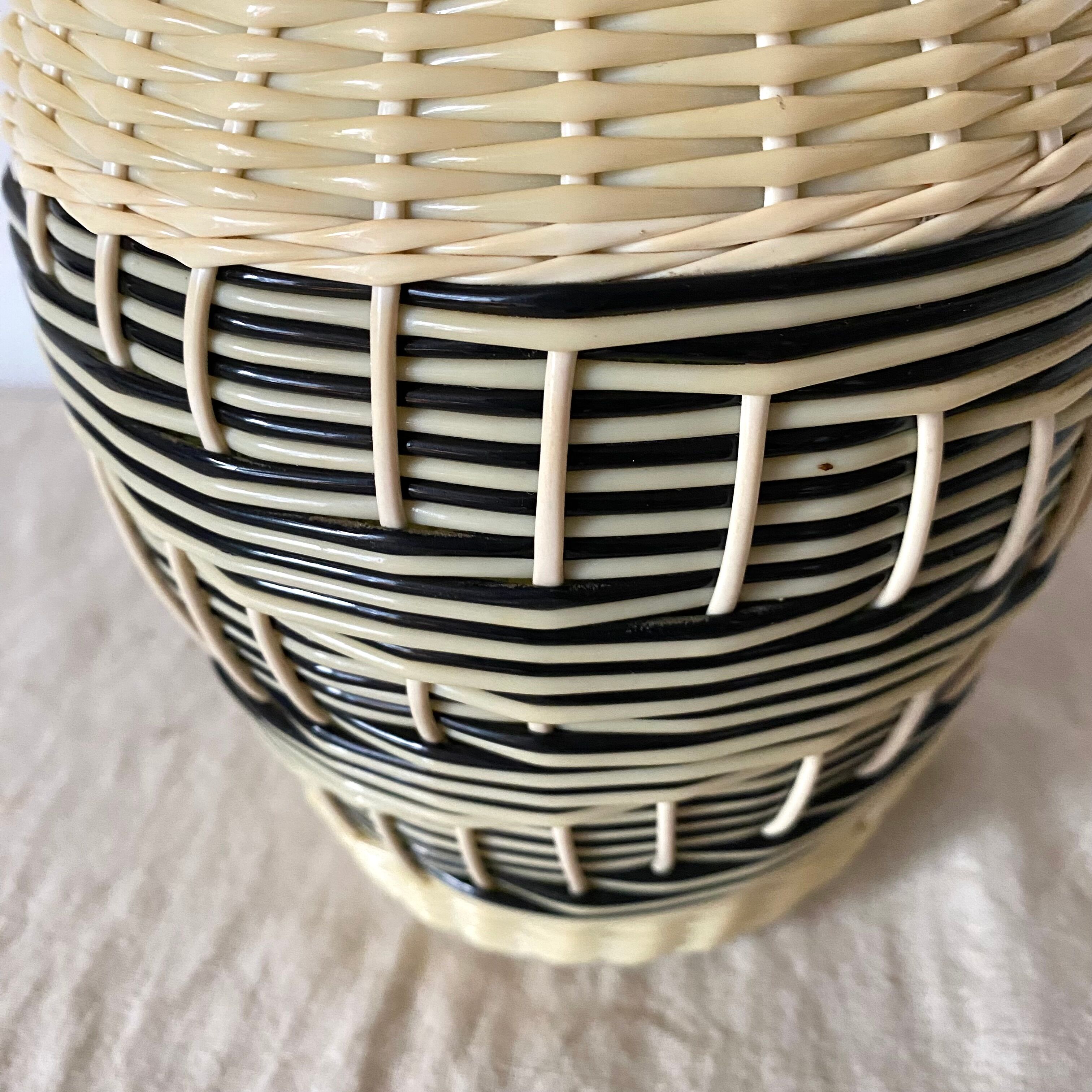 Vintage scoubidou bottle