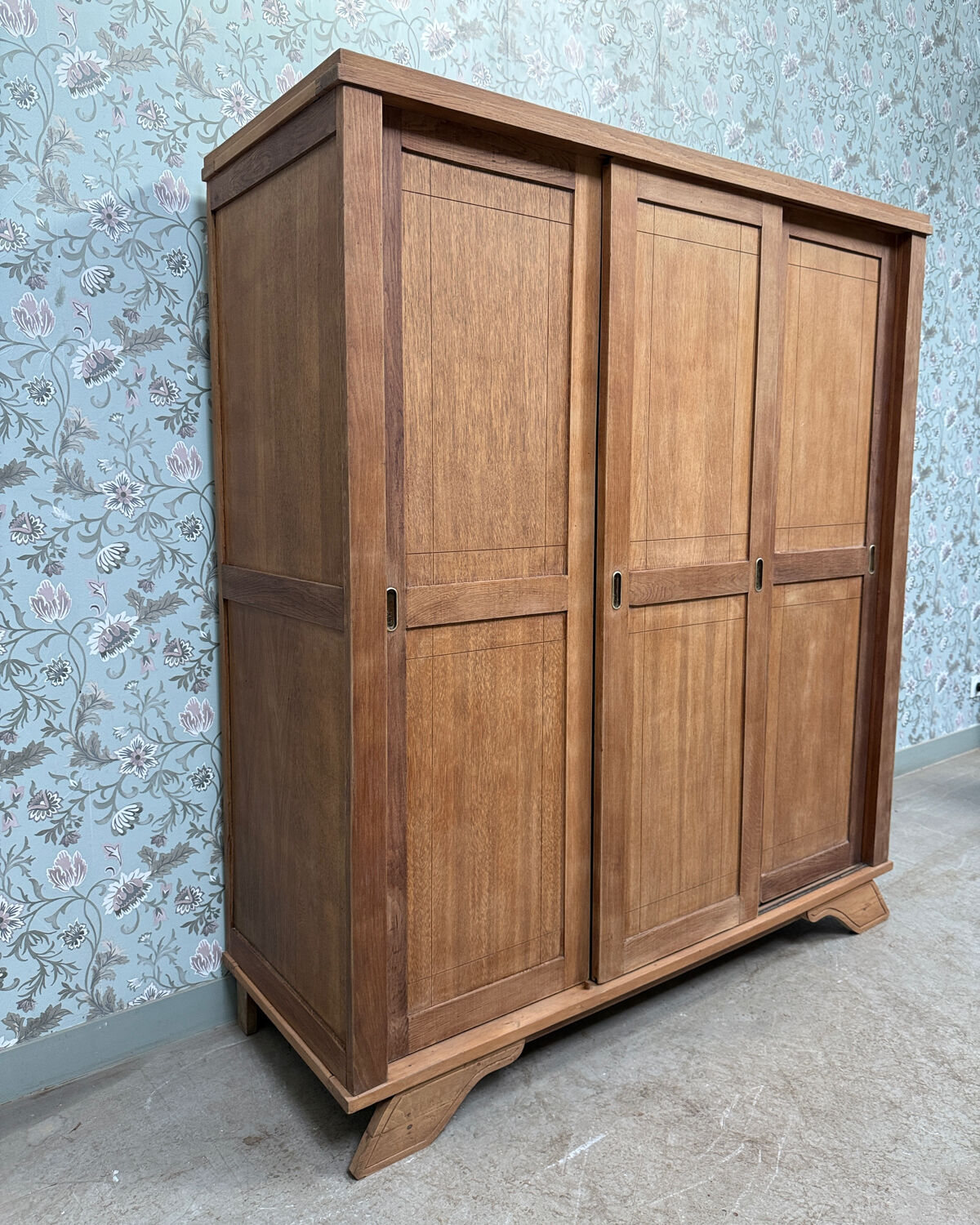 Parisian wardrobe with sliding doors (renovated)