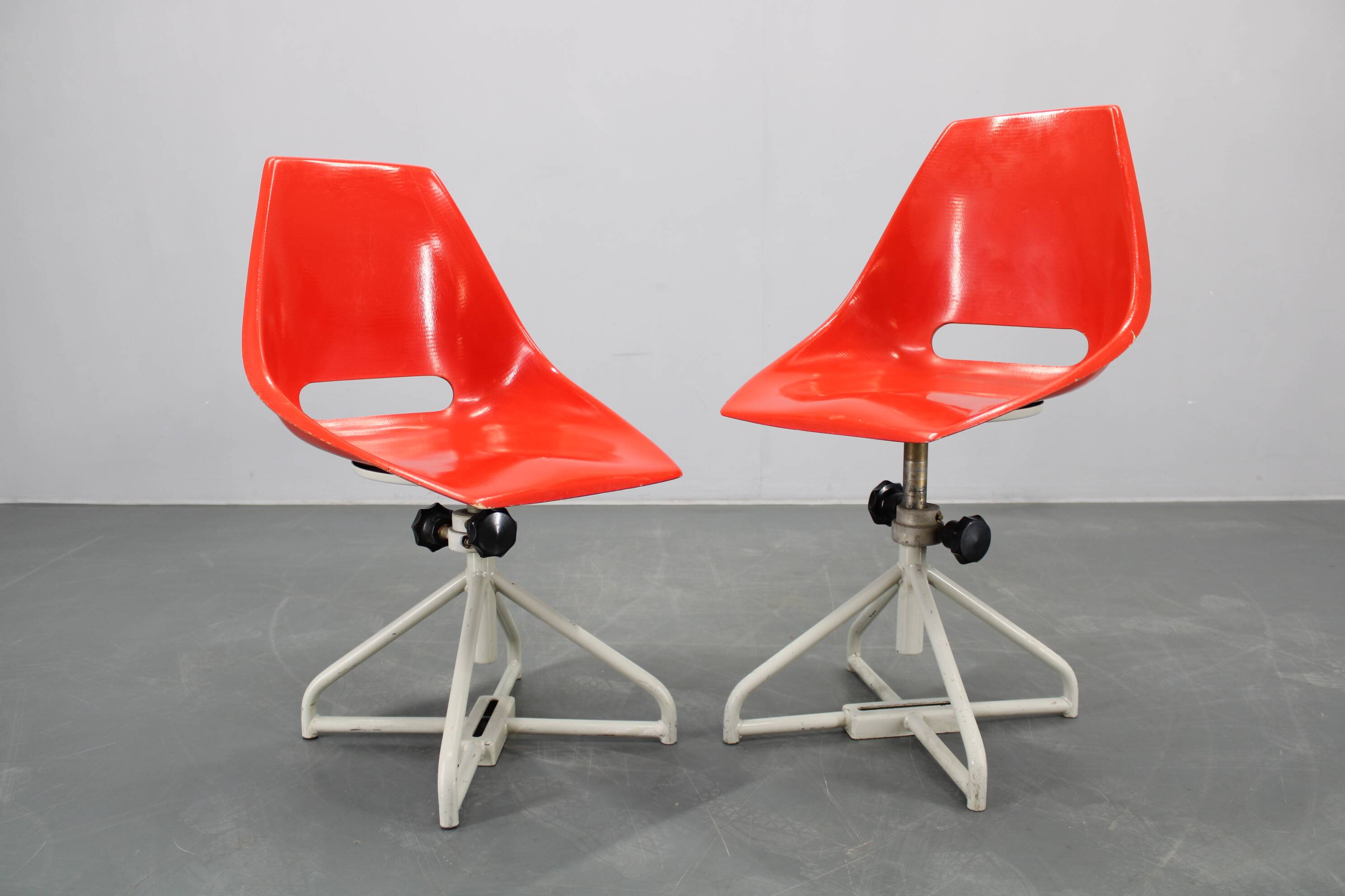 1960s Miroslav Navratil Set of Eight Fiberglass Chairs for Vertex, Czechosl