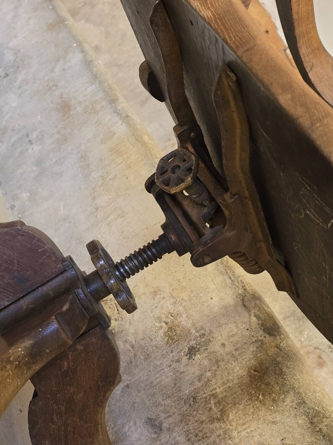 English American office armchair circa 1900 in oak