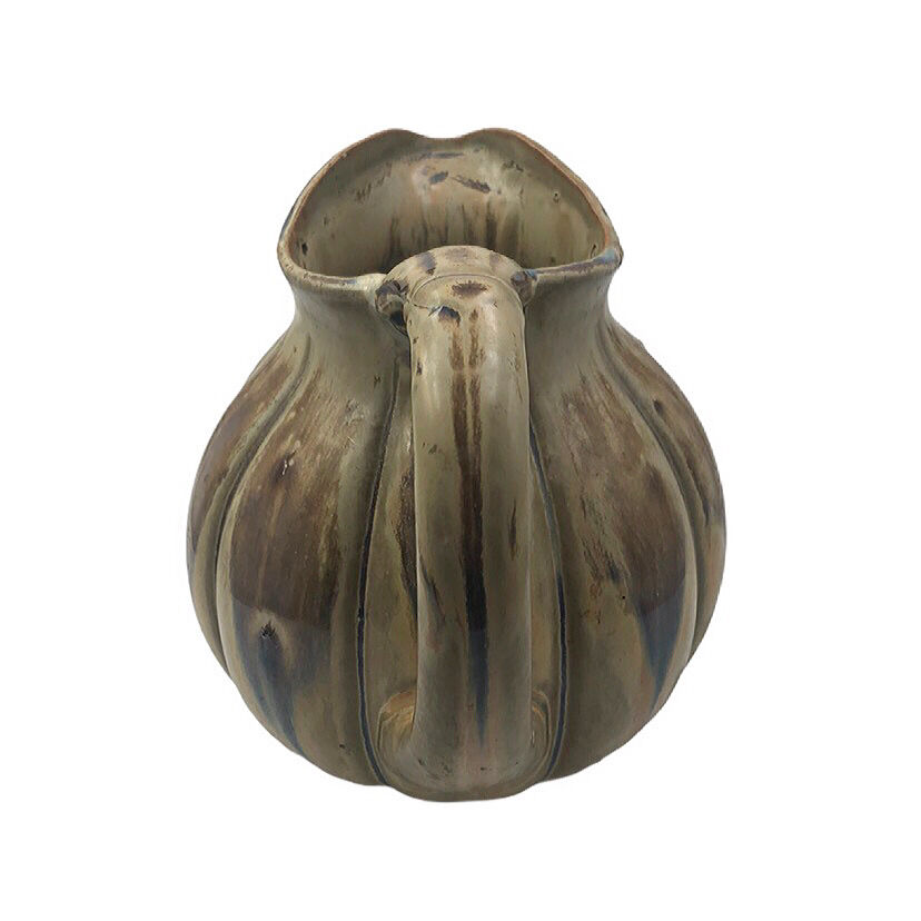 Dabbling melon pitcher