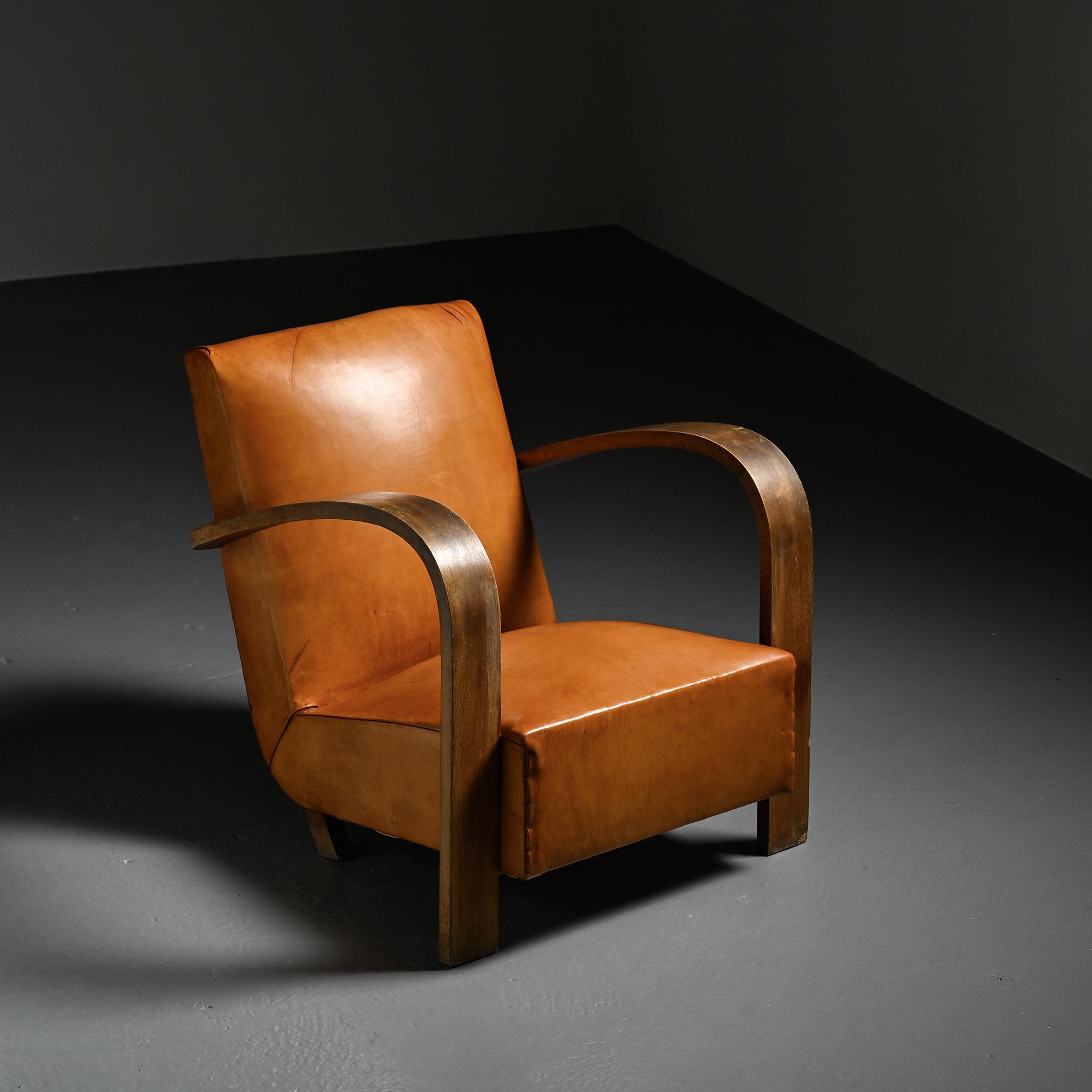 Art Deco club armchair in Havana leather, around 1940.
