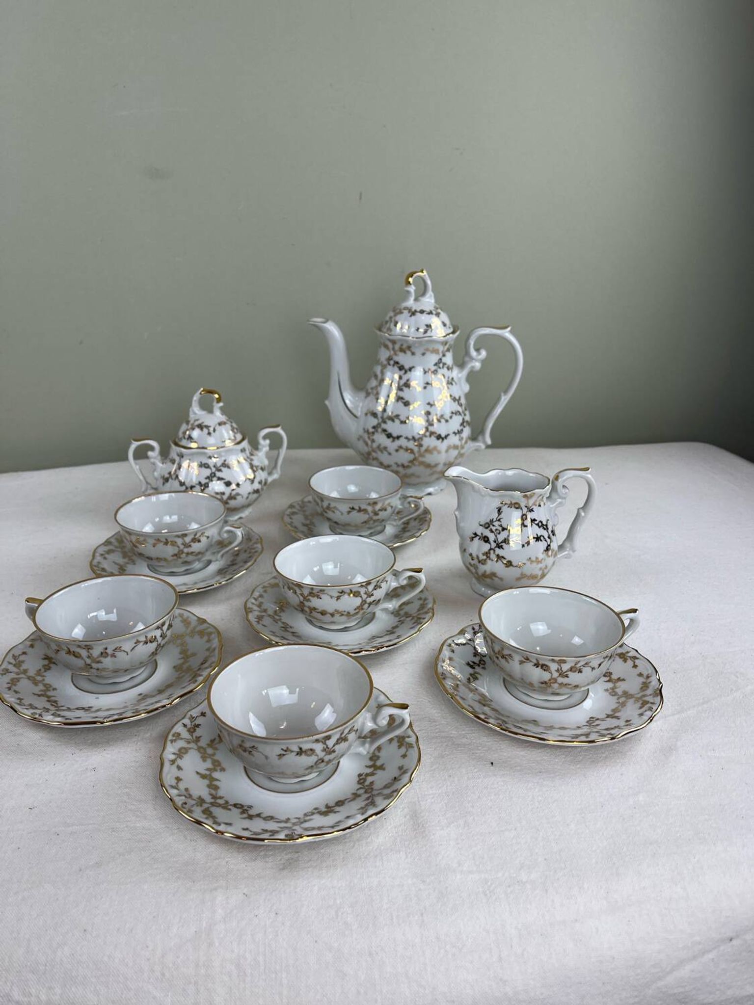 Antique coffee service in fine gilded porcelain – for 6 people – Vintage