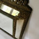 Miroir à parclose en laiton repoussé XIXème - 65x39cm