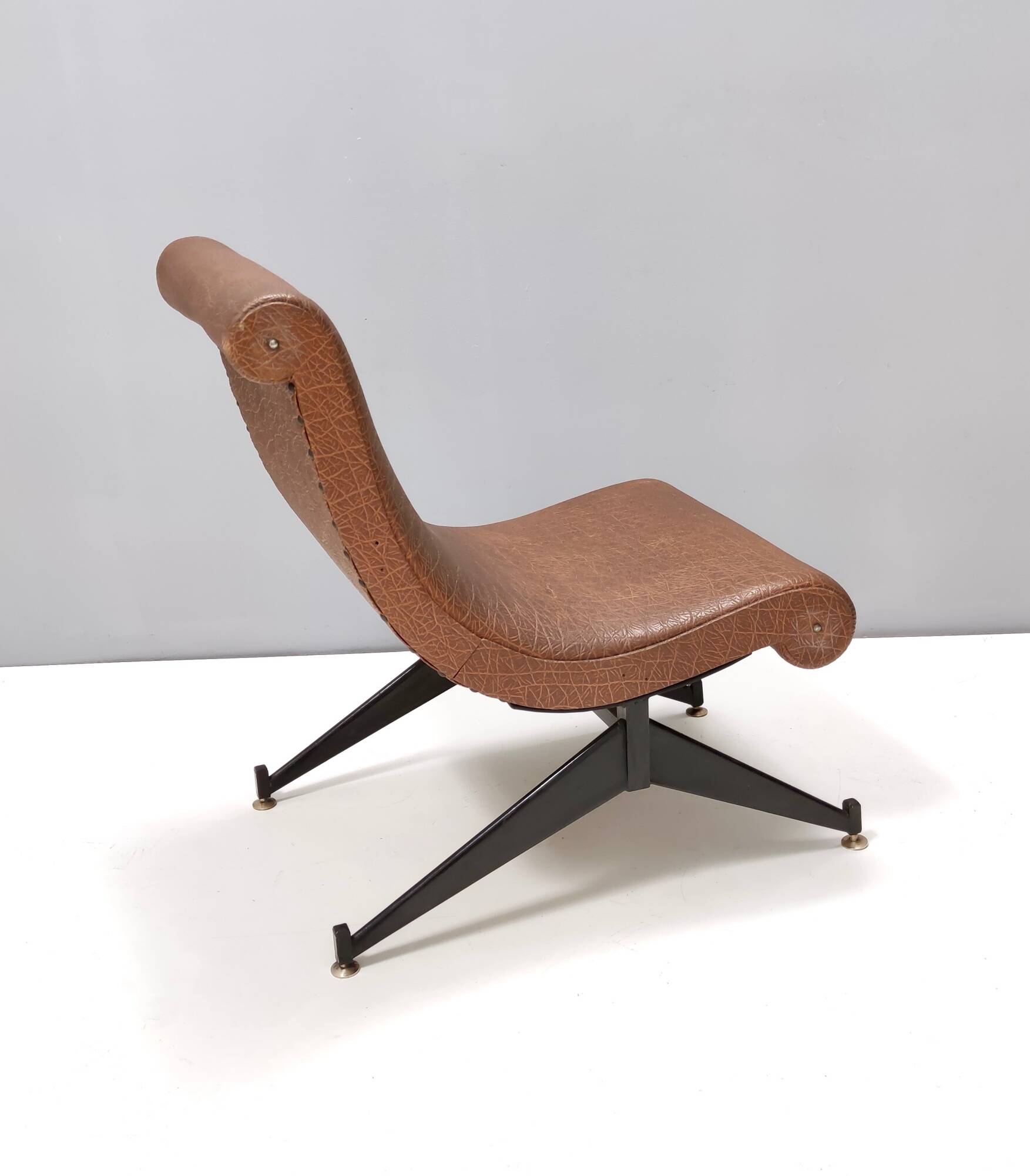 Brown Skai Lounge Chair with Black Varnished Metal Legs, Italy