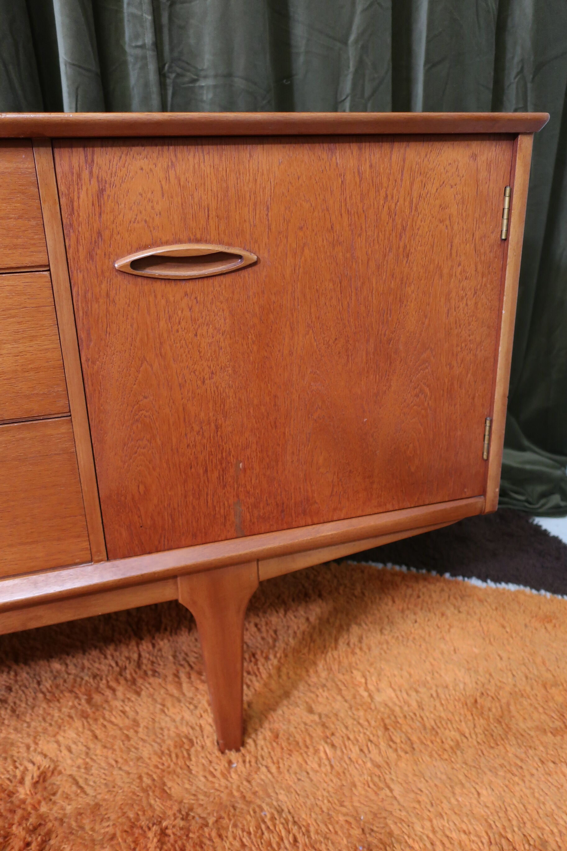 Clear teak thread from the 1960s