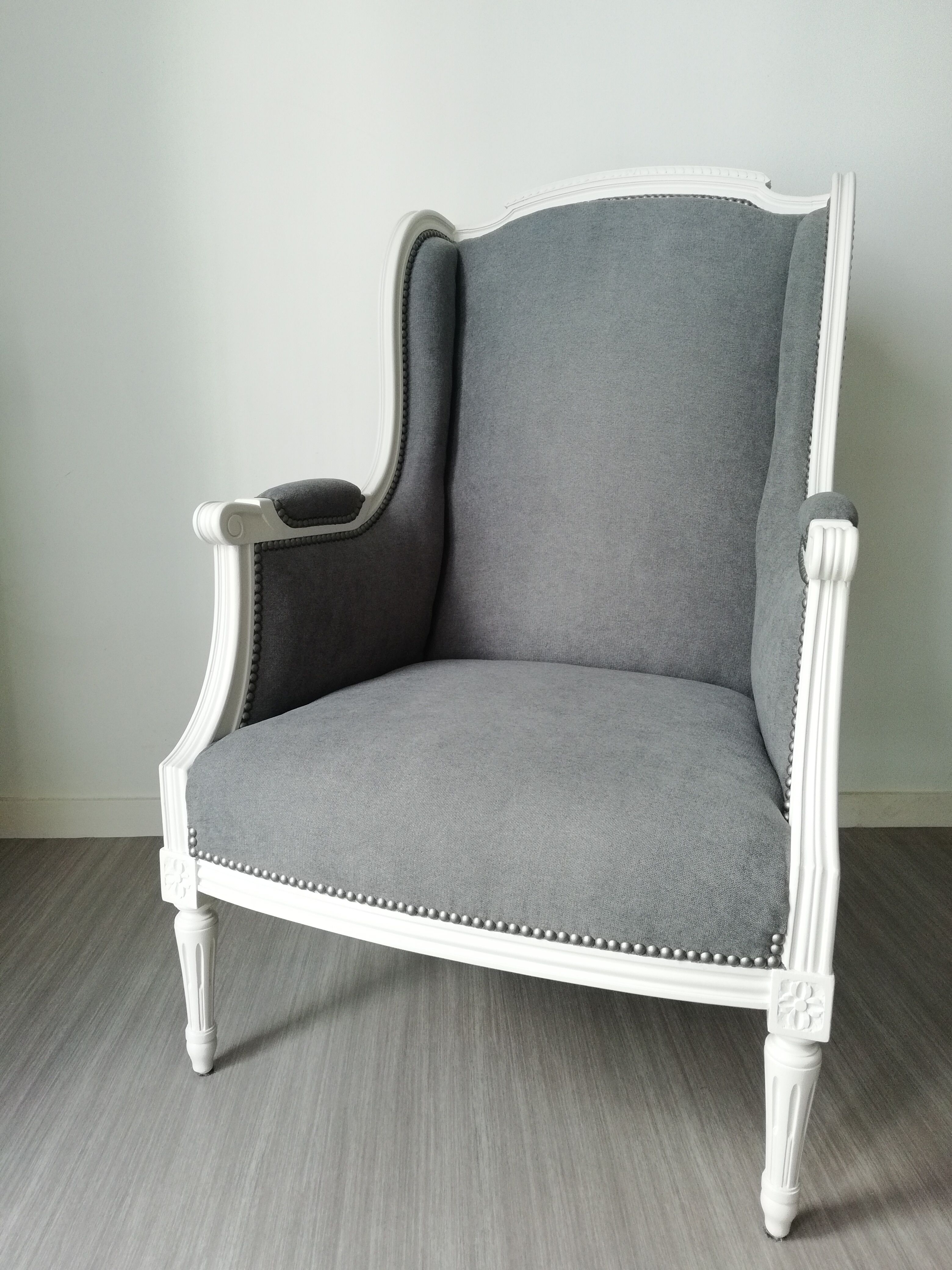 Fauteuil bergère de style Louis XVI restauré
