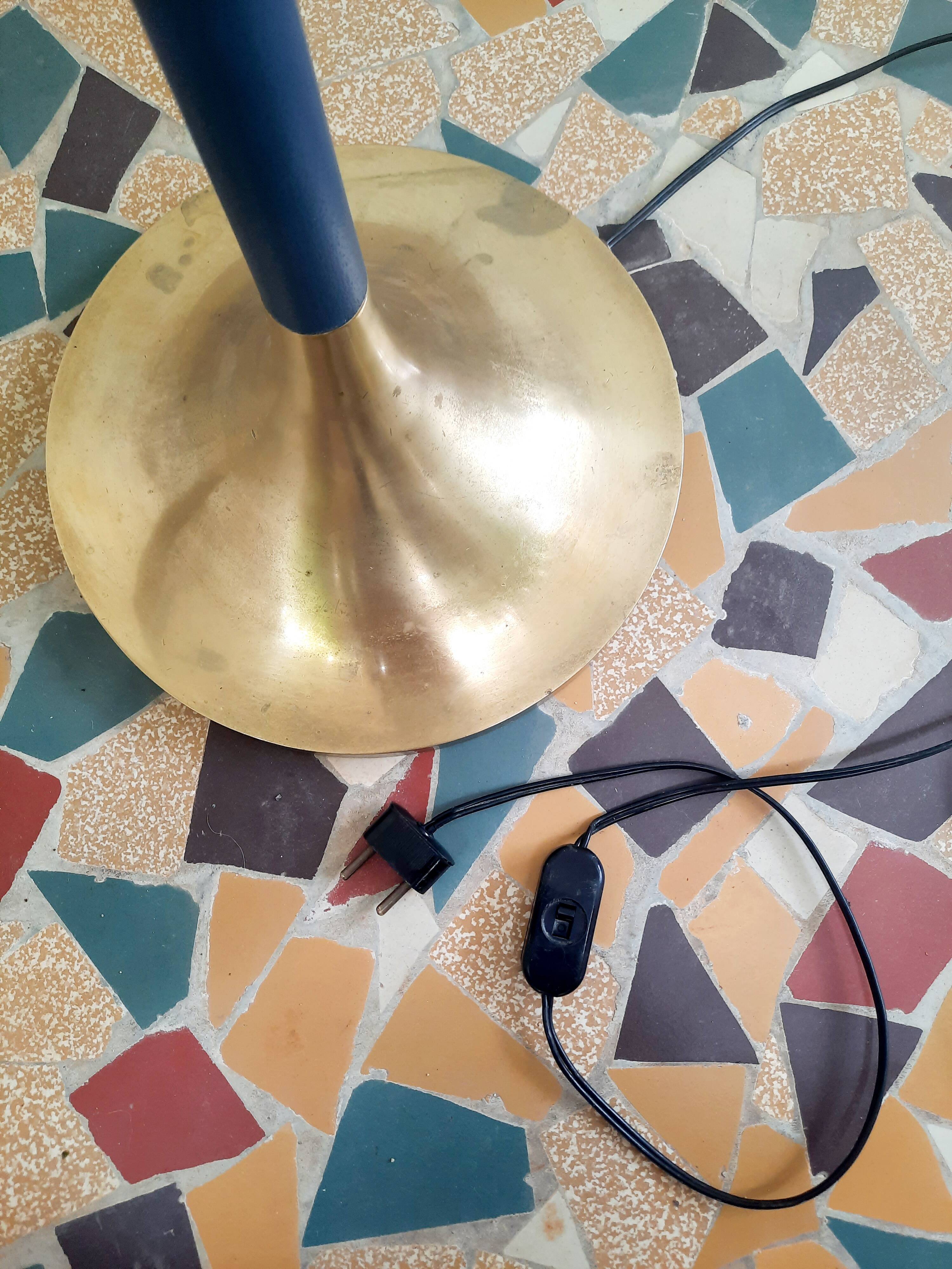 Torchiere floor lamp