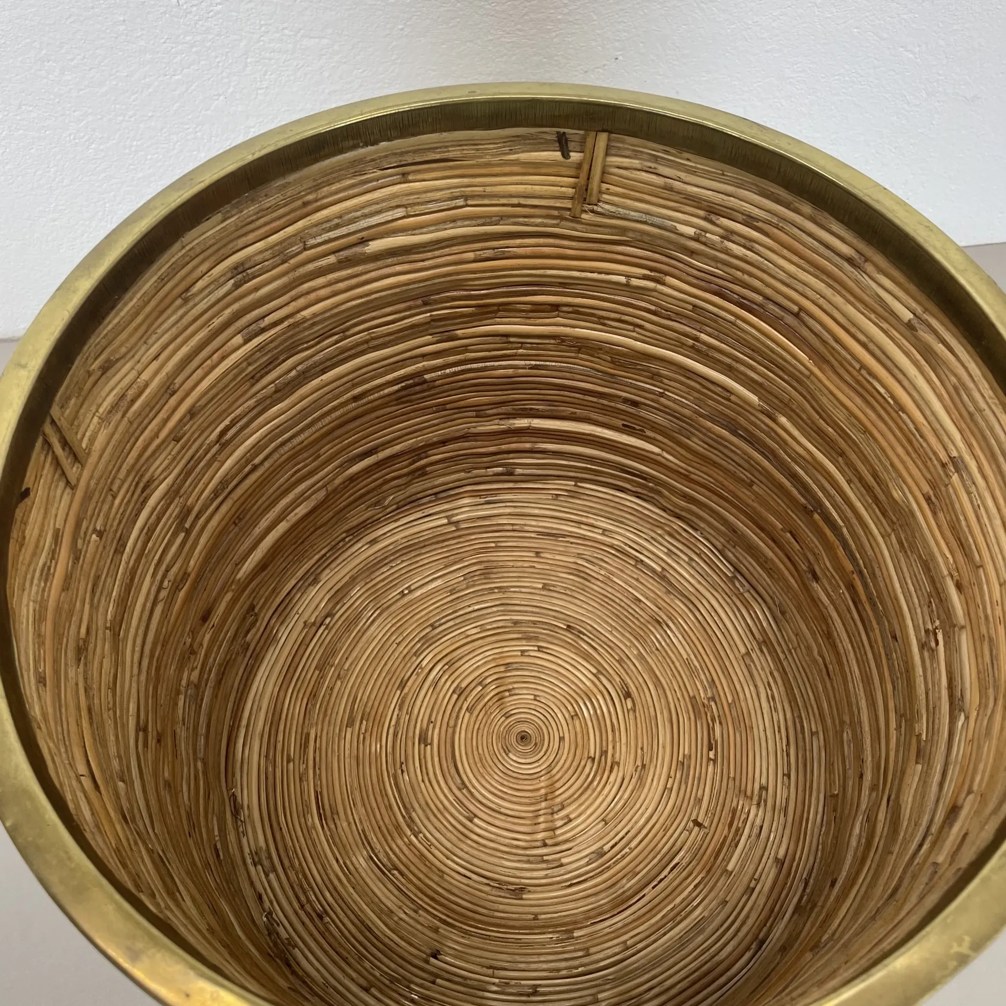 xl 31 cm, rare rattan and brass waste basket in the Crespi-Albini style, Italy 1970