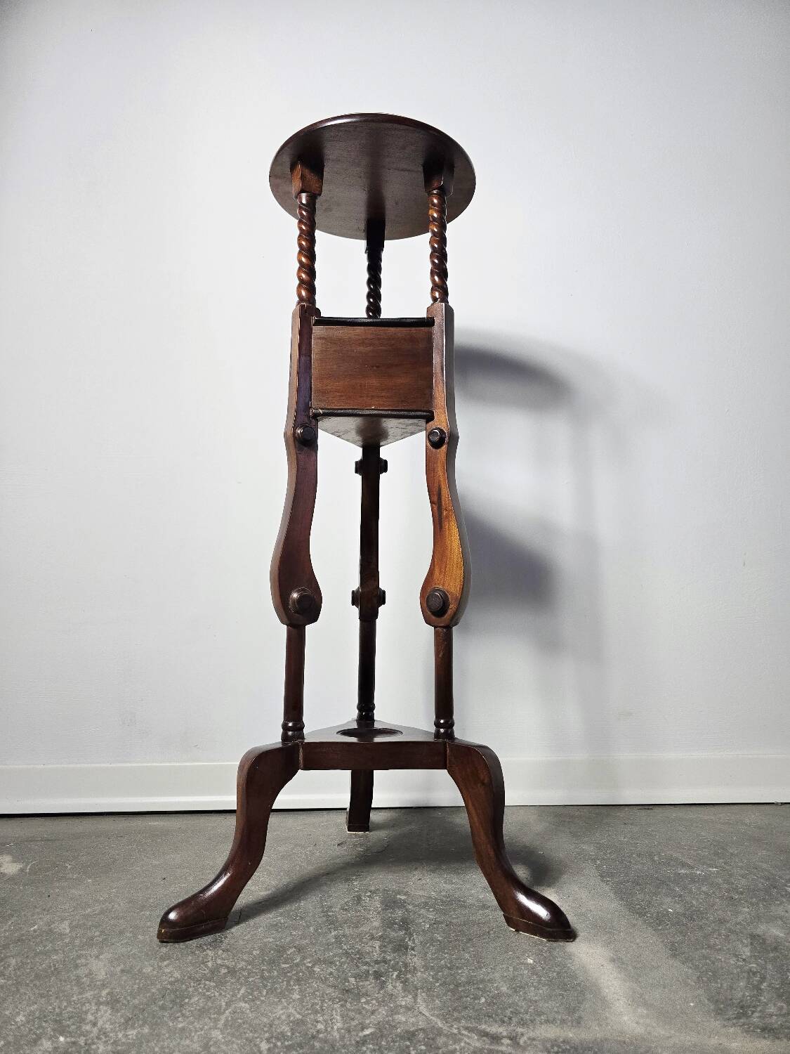 Elegant Victorian Mahogany Plant Stand / Side Table