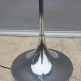 Eyeball lamp with tulip base