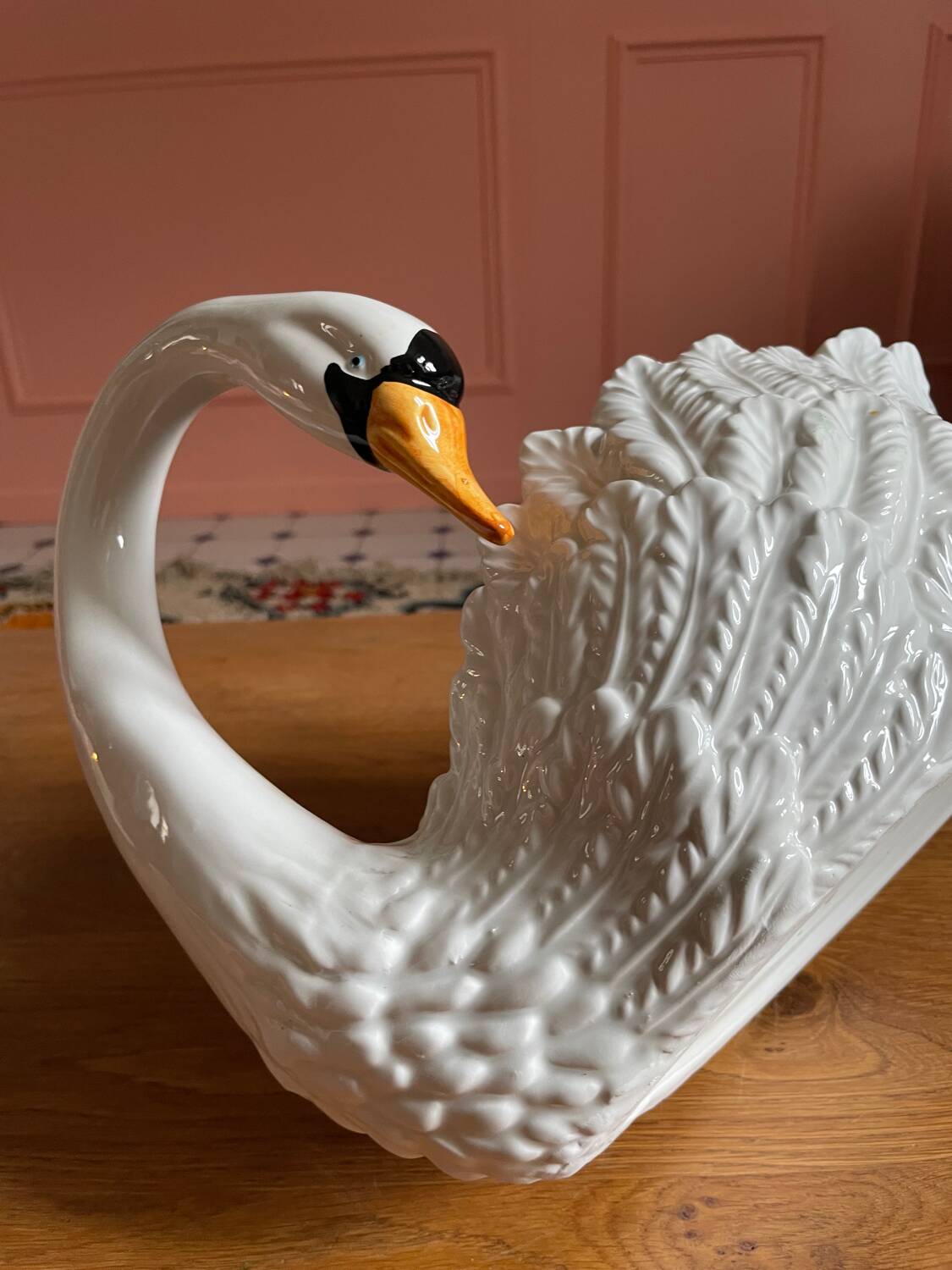 Swan plant pot