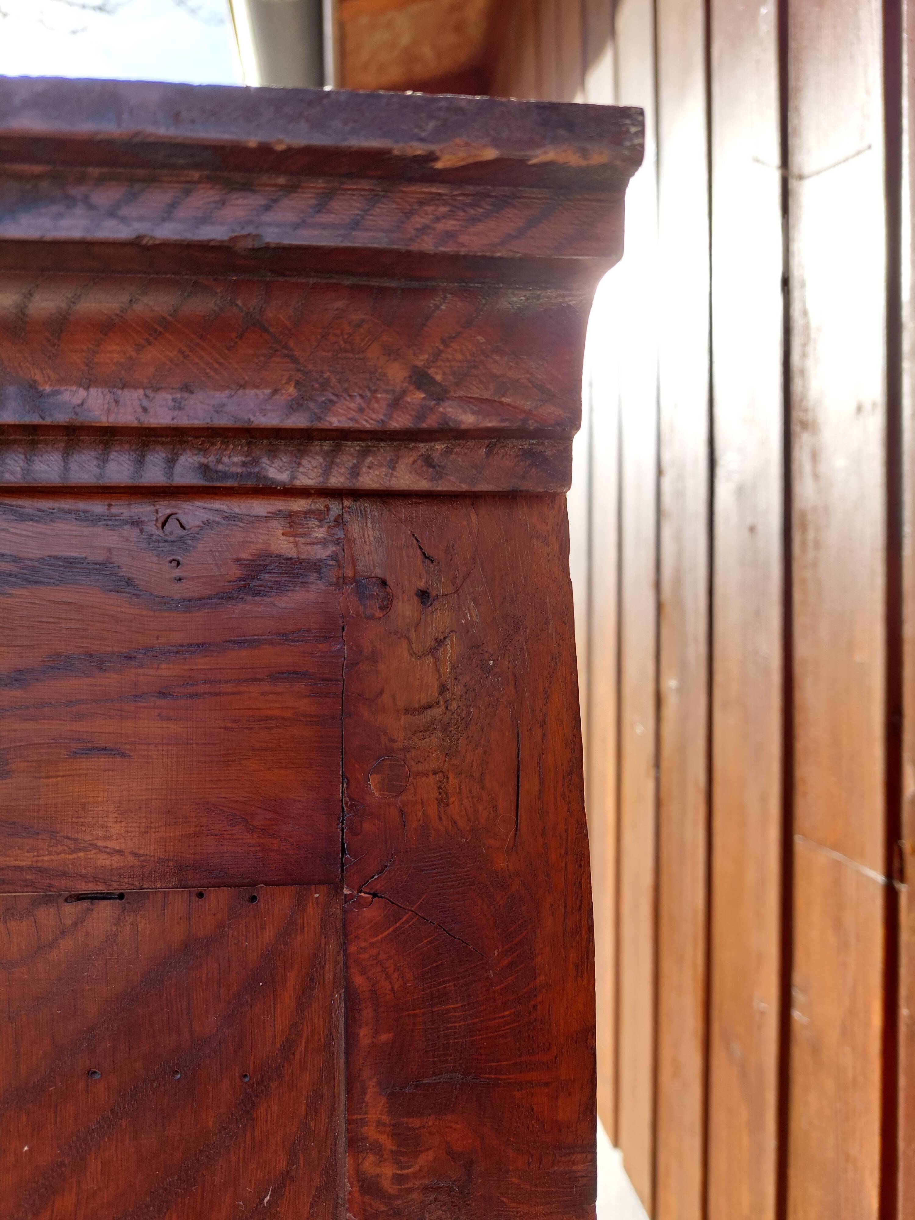 1-door wardrobe, man standing