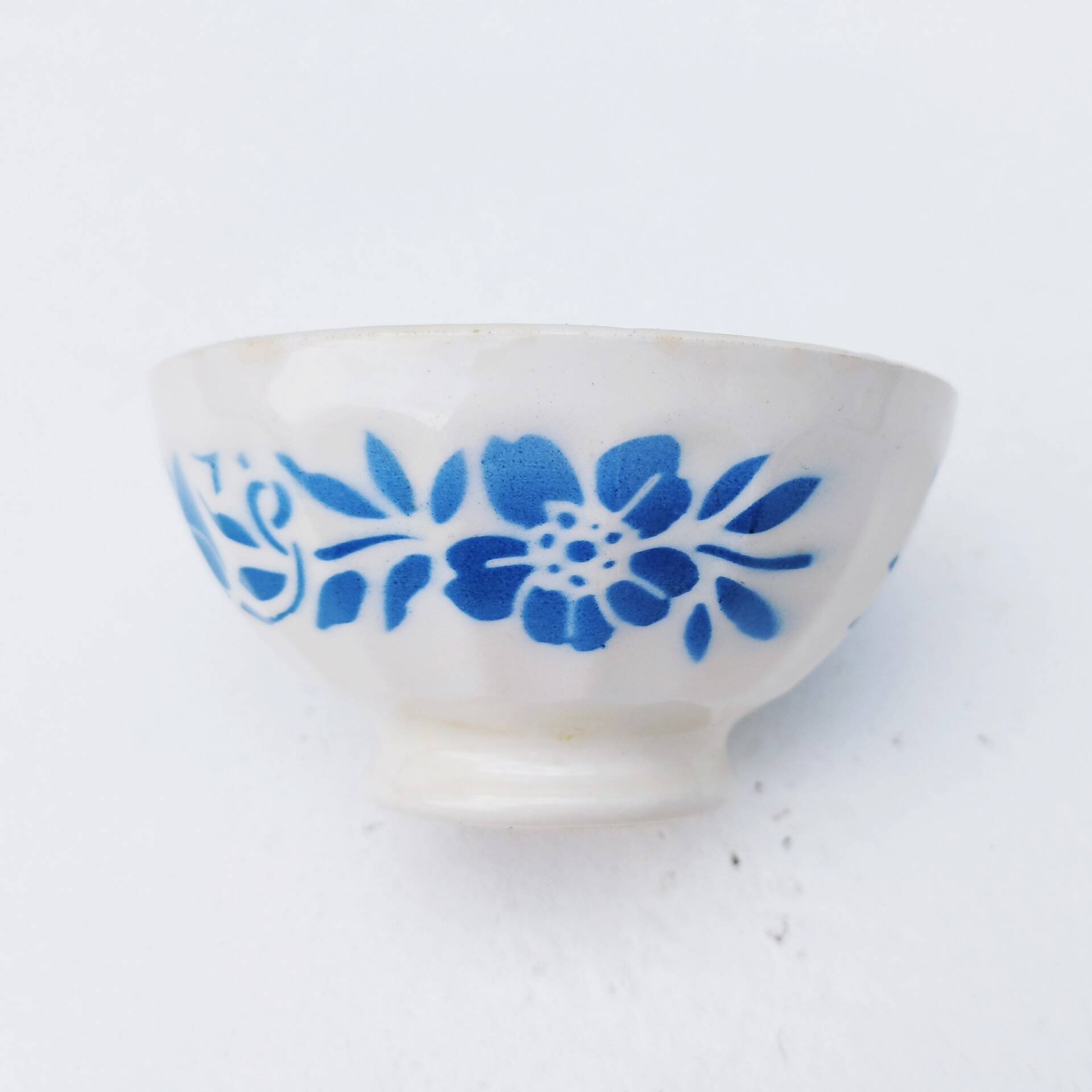 Vintage blue floral decor earthenware bowl