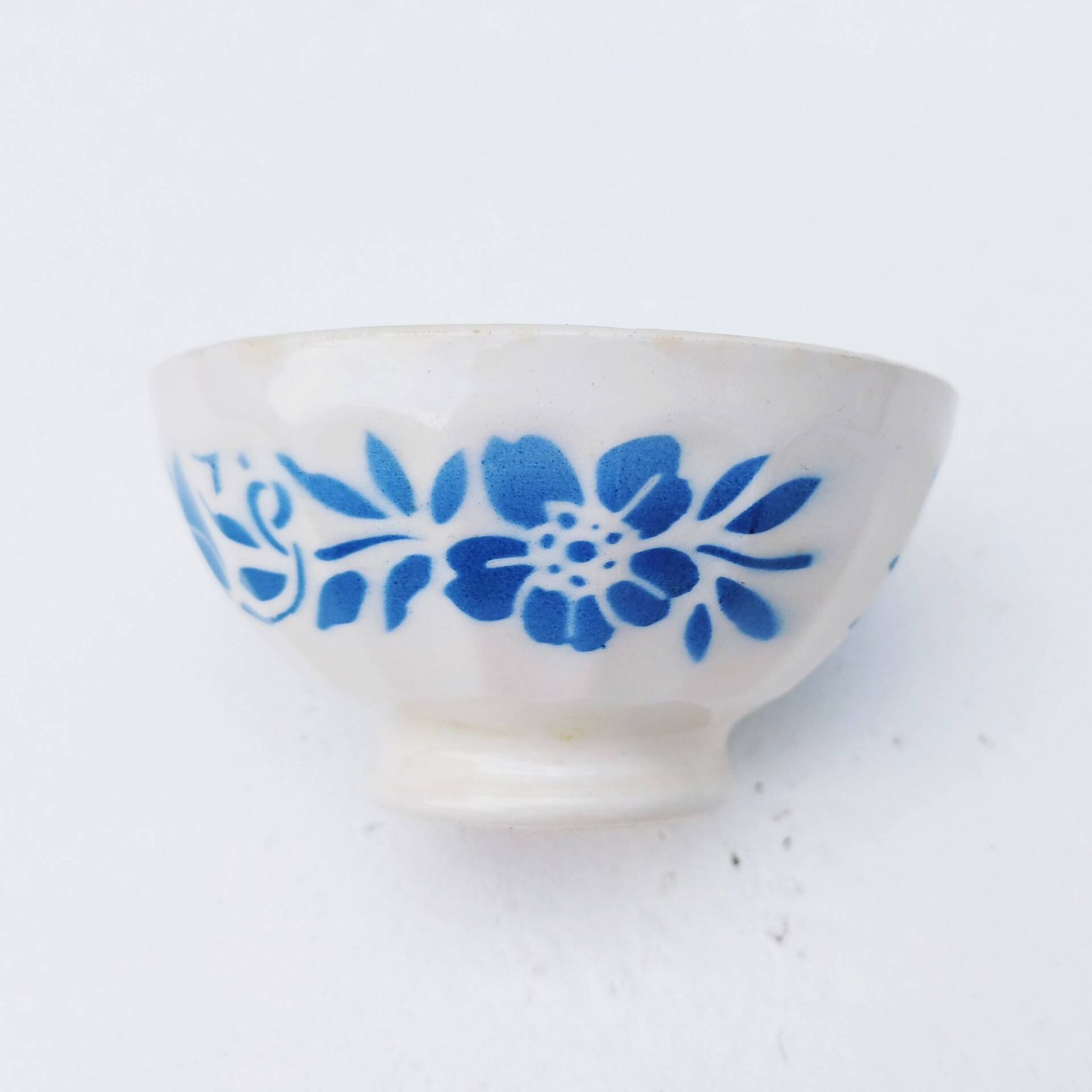 Vintage blue floral decor earthenware bowl