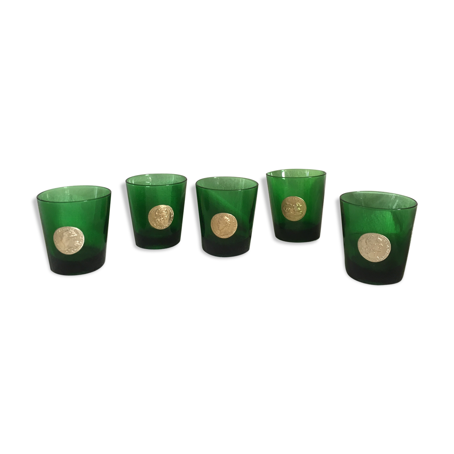 5 verres verts à camés médaillons dorés portraits de rois