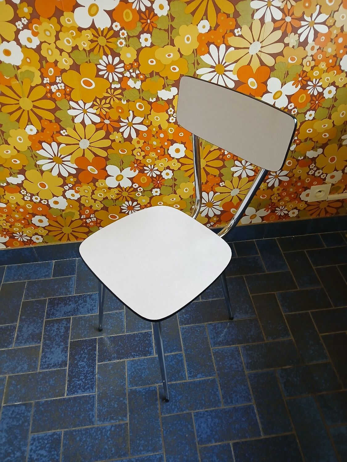 Extendable formica table and vintage 1960s chairs.