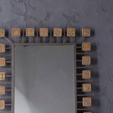 Specchio rettangolare brutalista in ferro battuto e formelle in terracotta