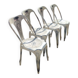 Série de 4 chaises style tolix vers 1980 en fer peintes en blanc