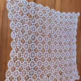 Nappe crochetée main en pur coton 108 cm x 100 cm