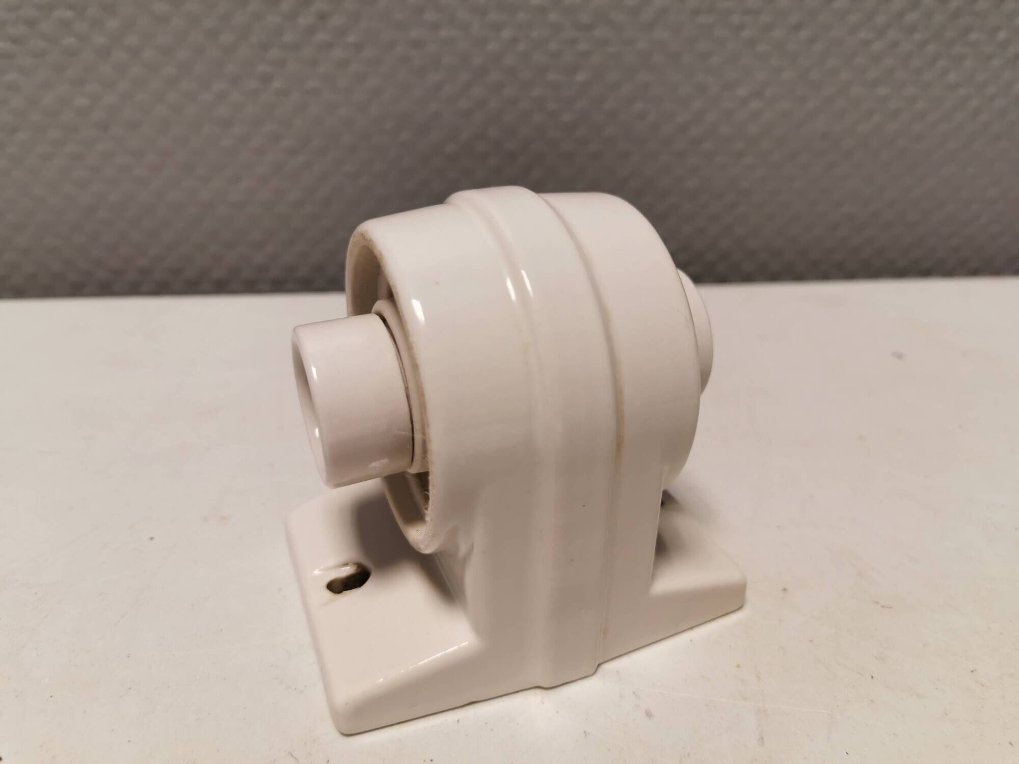 Bathroom/wall lamp designed by sigvard bernadotte for ifö sweden, model 6060. Estimated 1970-80s