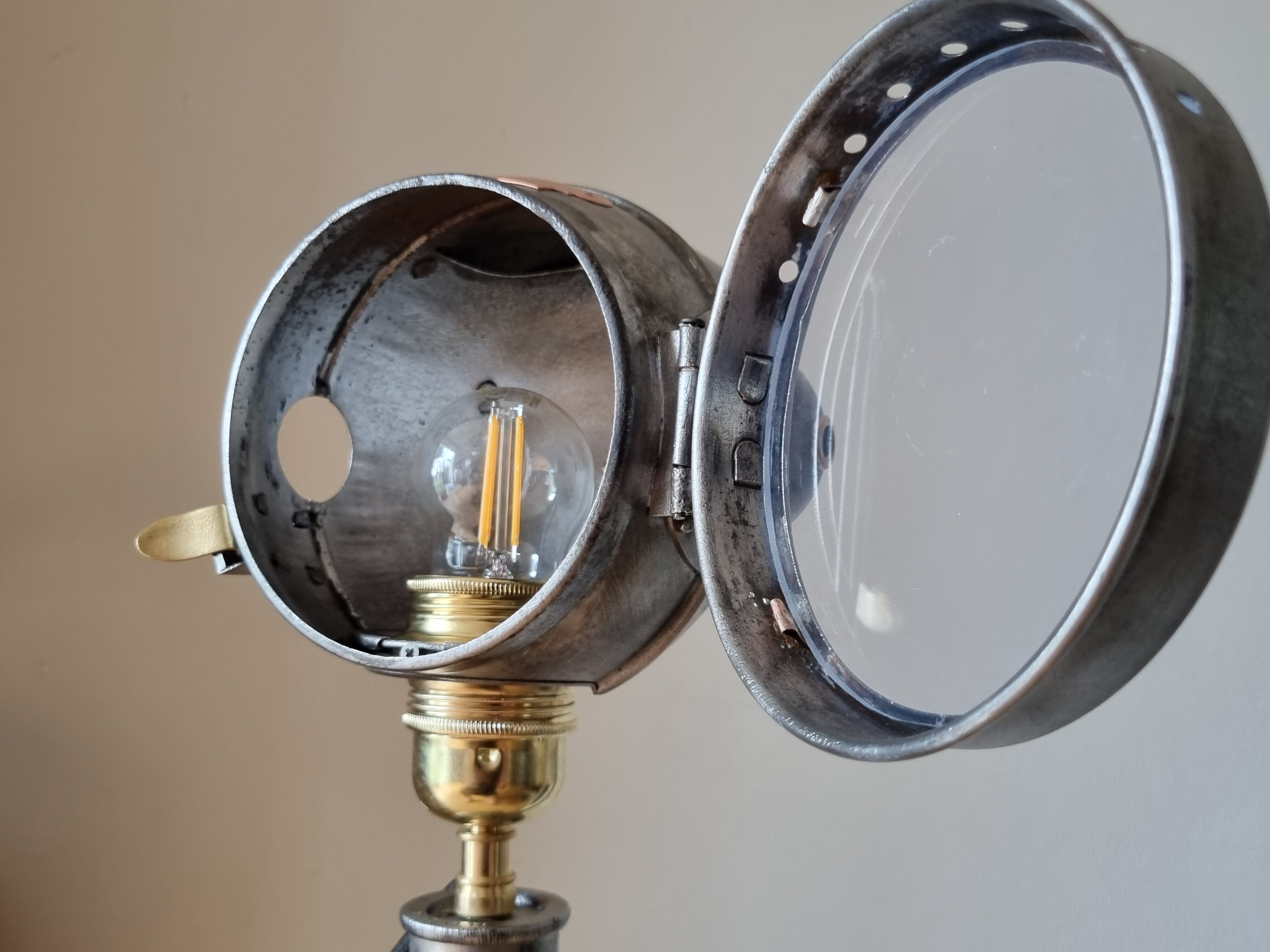 Former tripod projector, Besnard Paris, ca. 1910