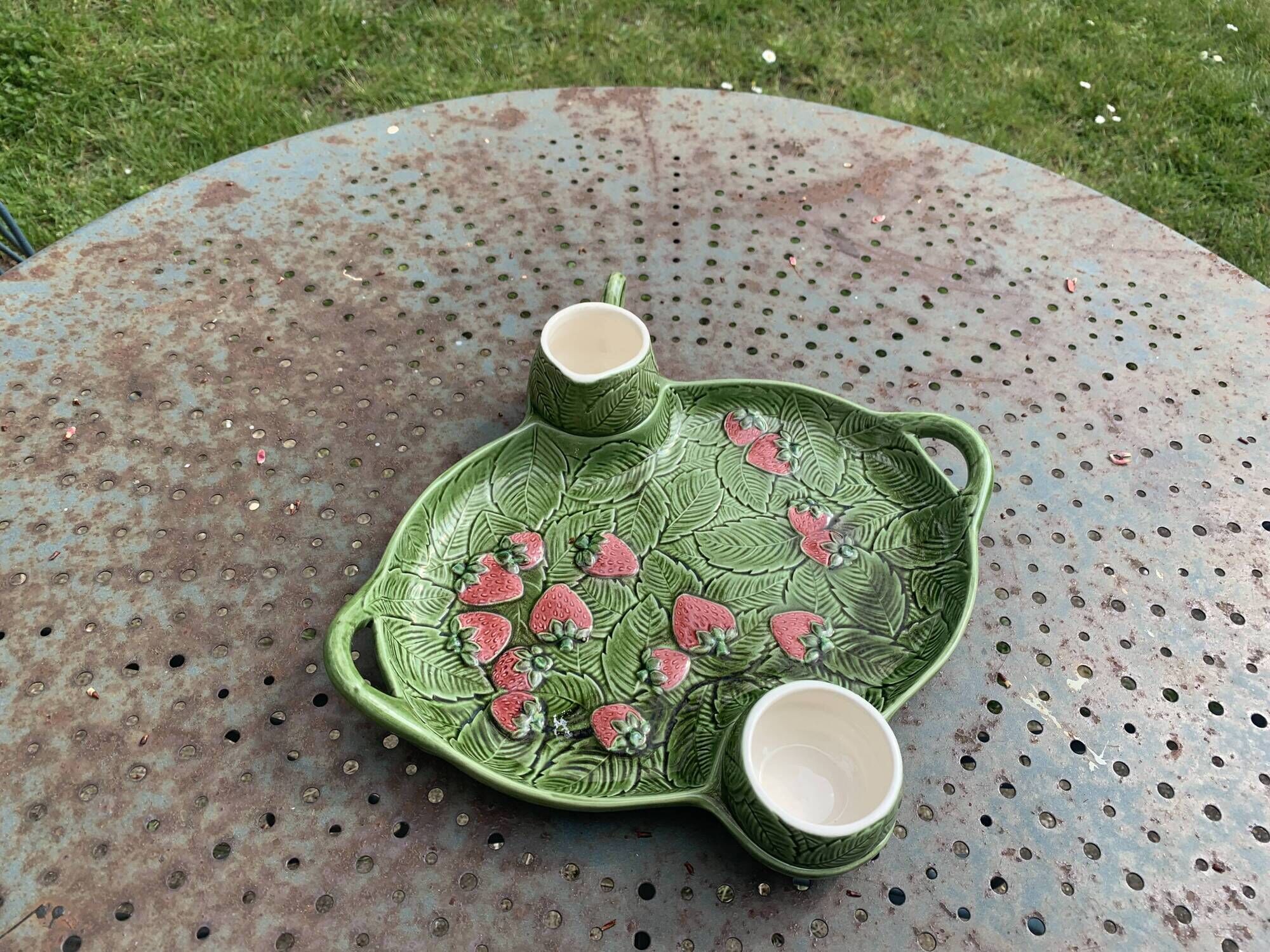 Slurry dish for red fruits, cream pot and vintage sugar bowl