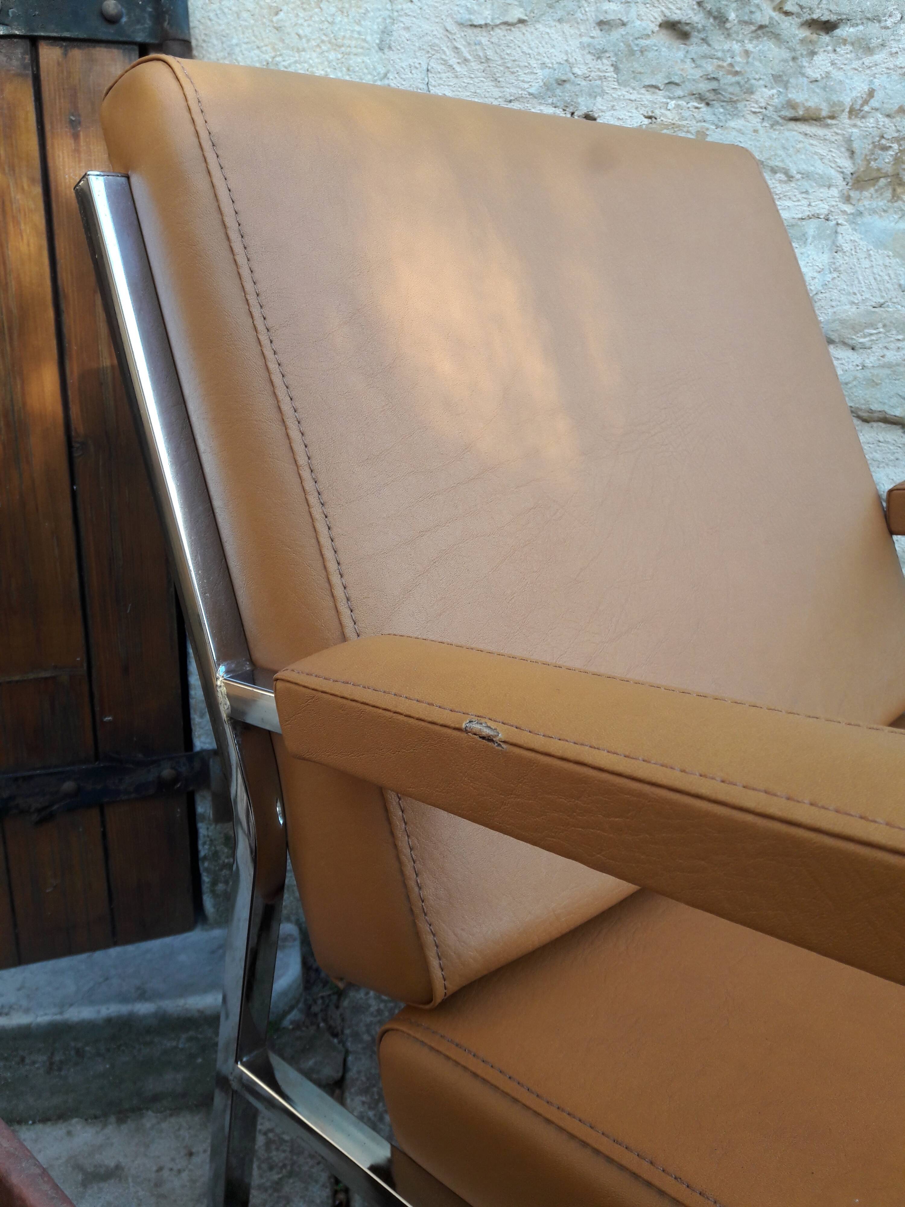 Fauteuil acier chromé et skaï