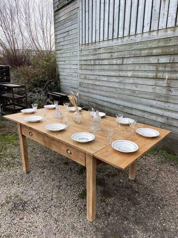 Table ancienne en pin massif – esprit table de ferme au style rustique
