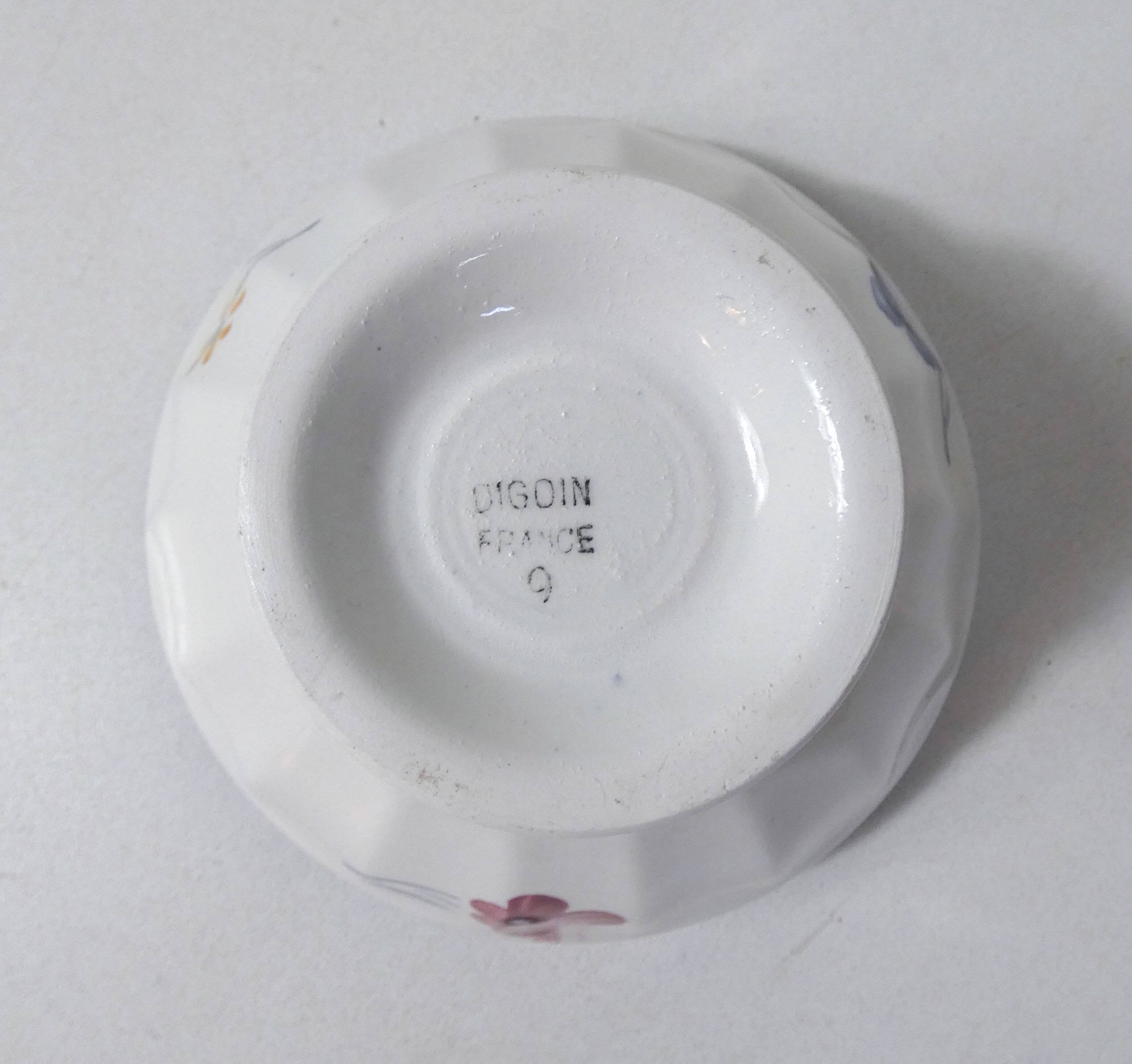 Old small bowl digoin marie lou