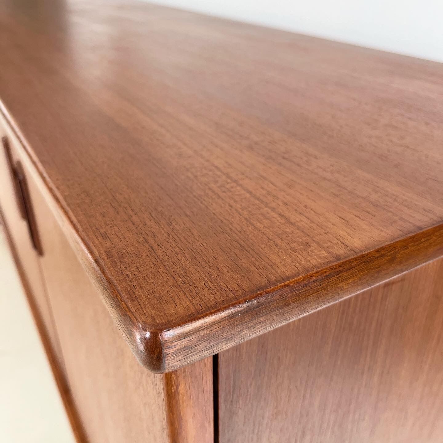 Teak enfilade 60s signed Malora